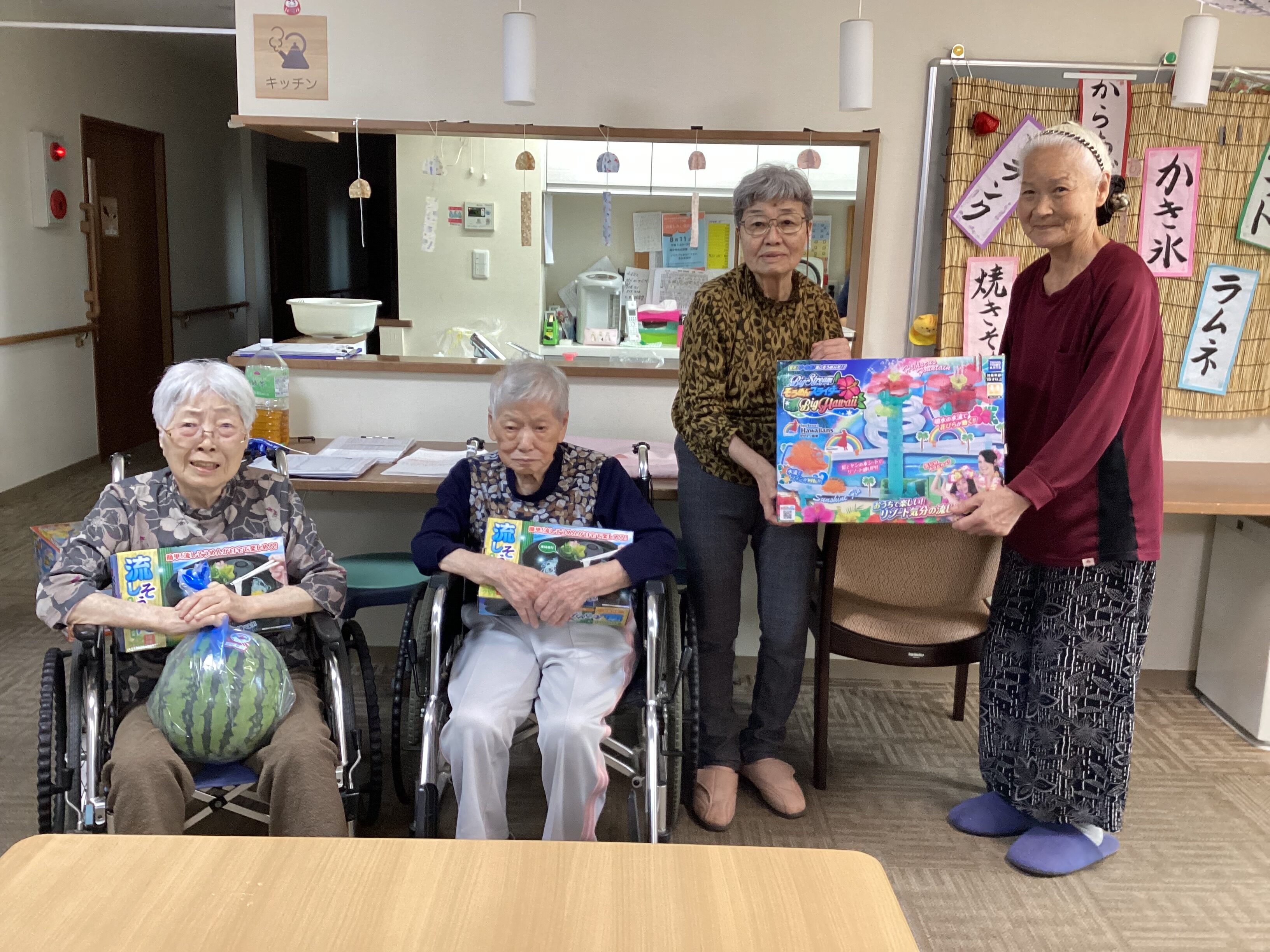 明日はすいか割りと流しそうめんするよ～～～！★★