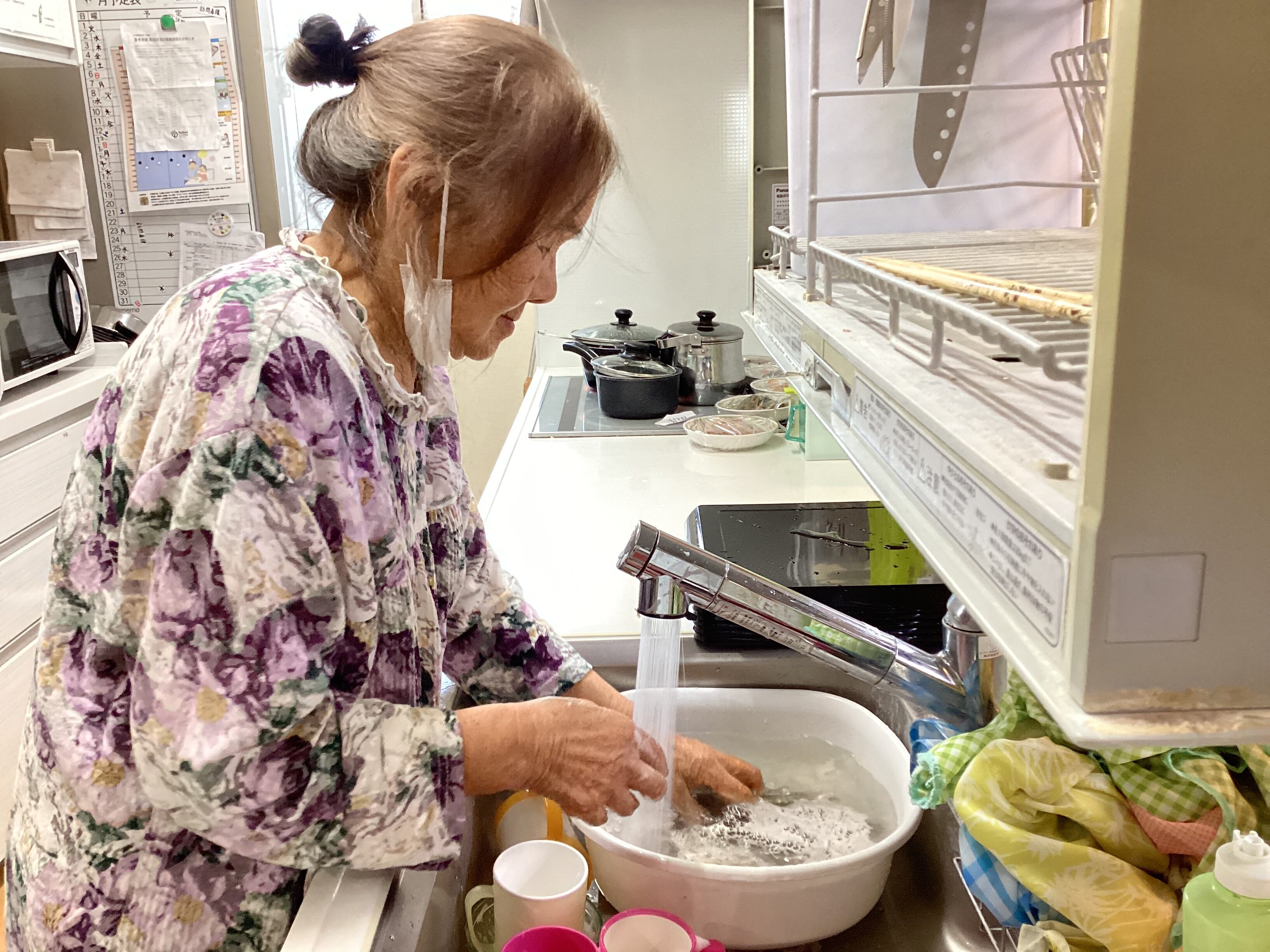 「皿洗いなら任せて！」　お手伝いしてくれました！★