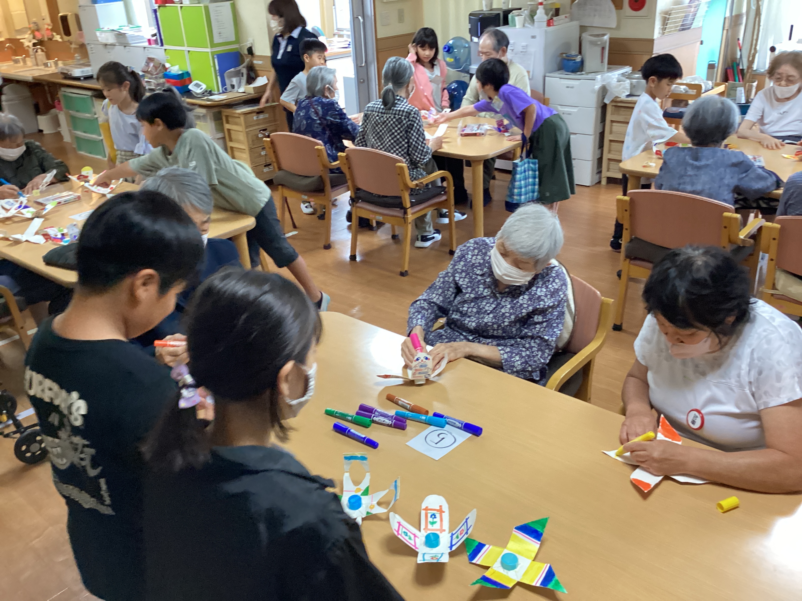 小学生との交流会を実施いました。