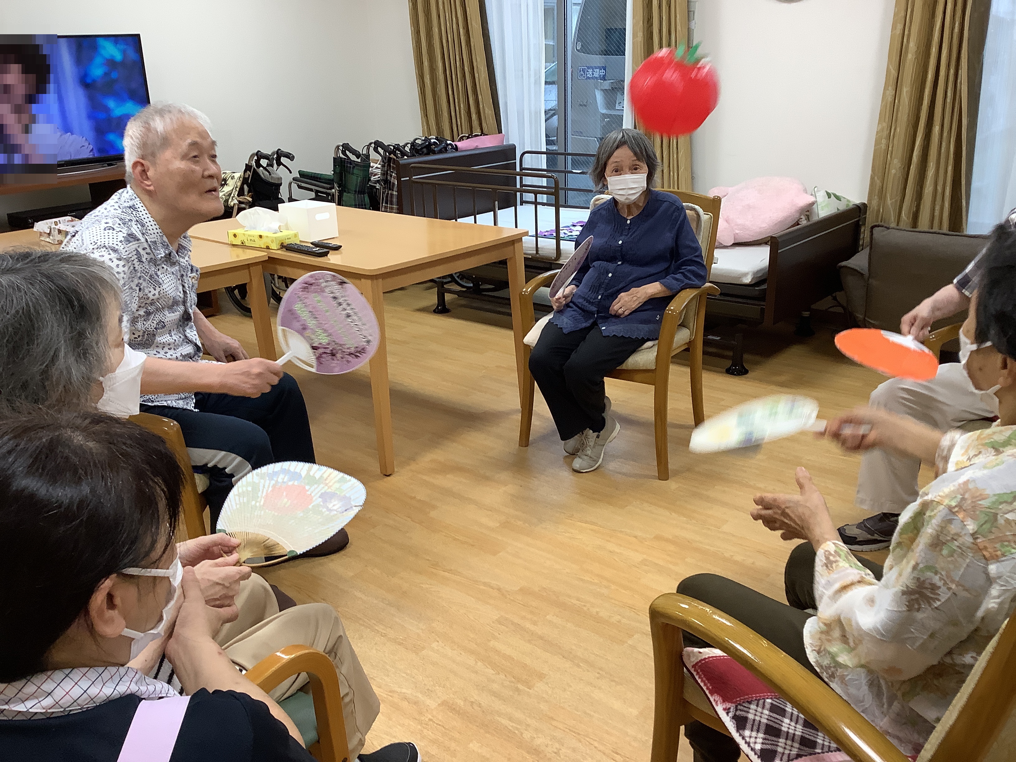 トマト紙風船バレー