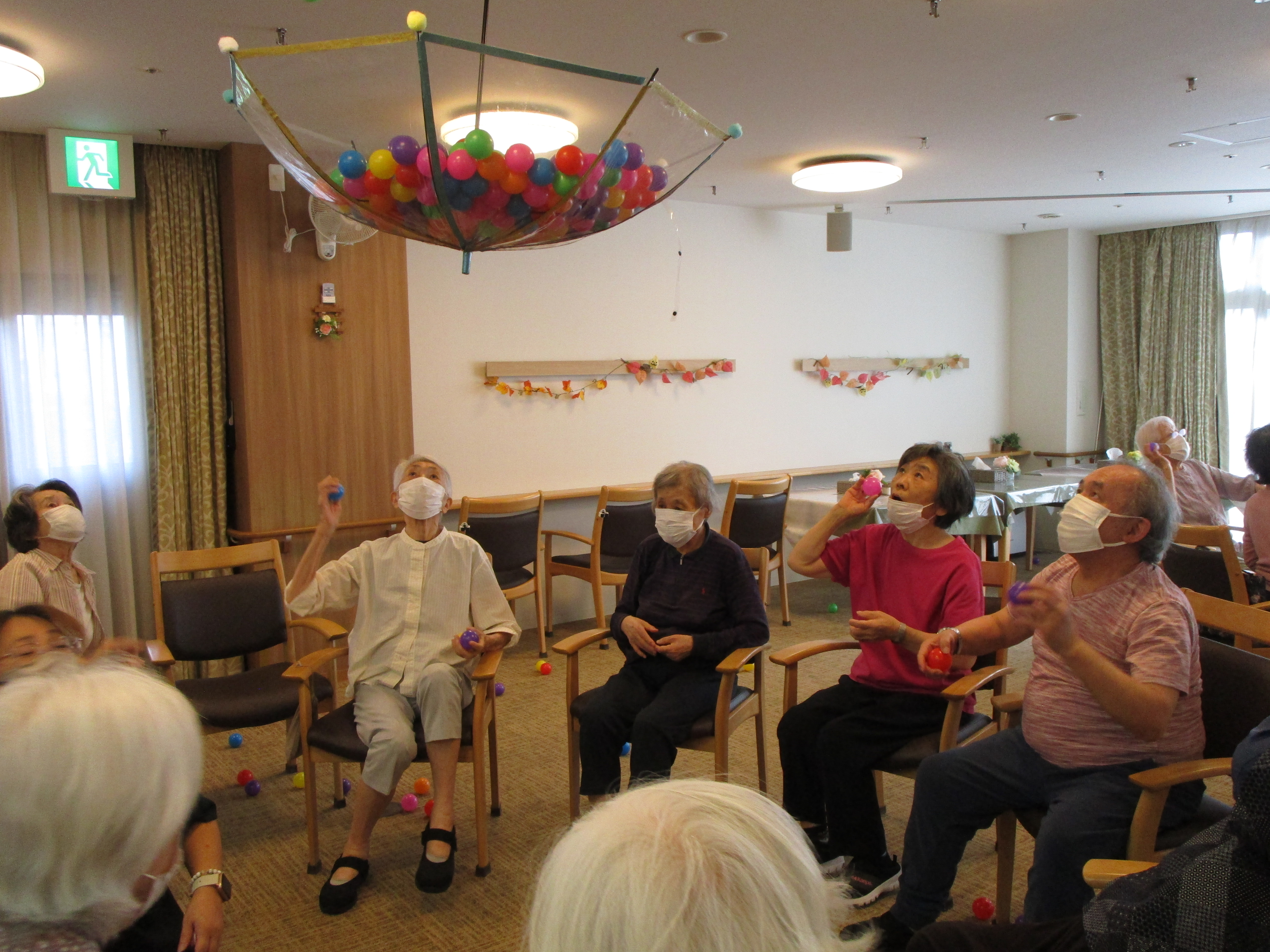 チーム対抗！玉入れ合戦