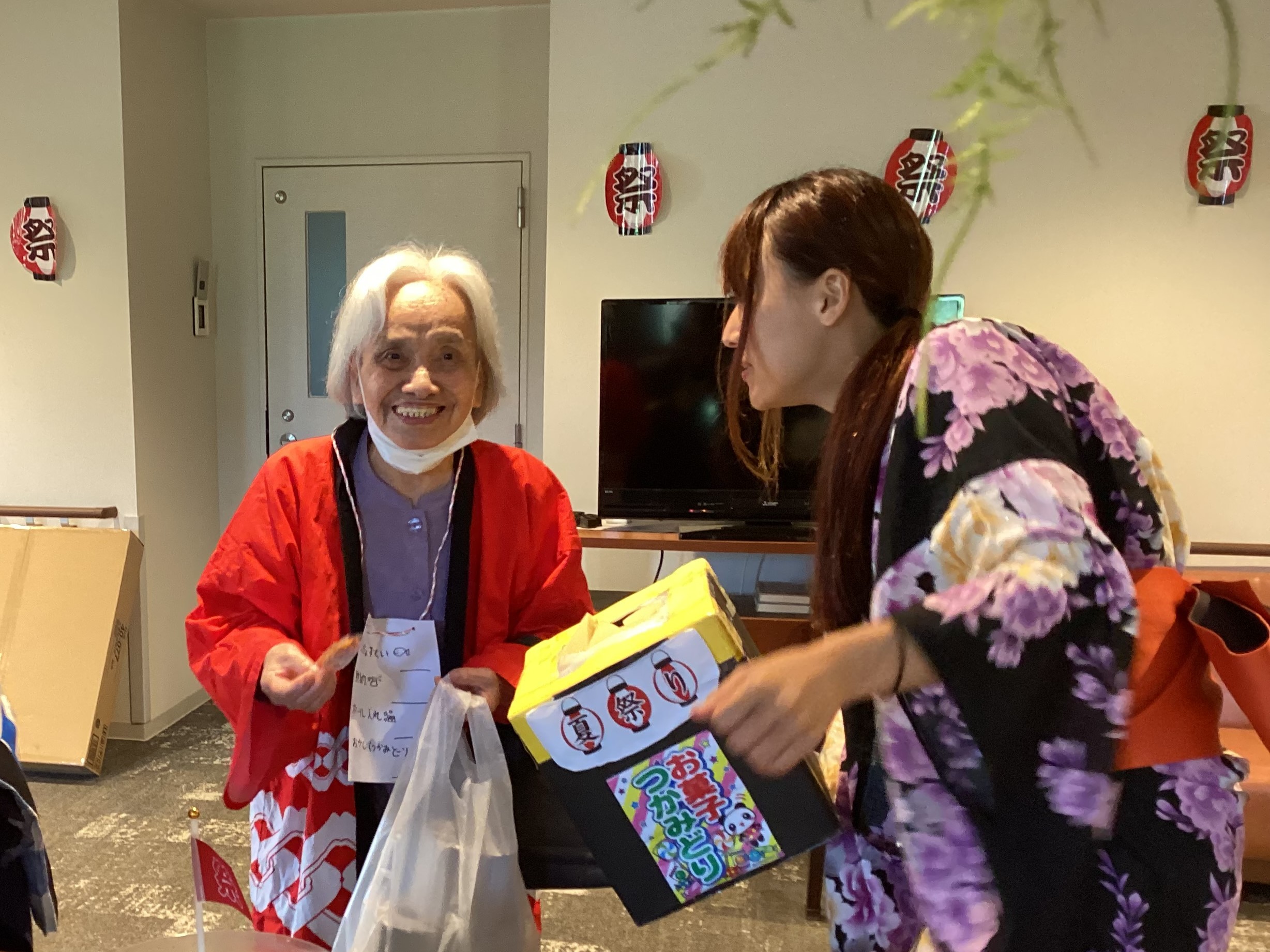 2024あおき苑夏祭り《お菓子つかみ取り》
