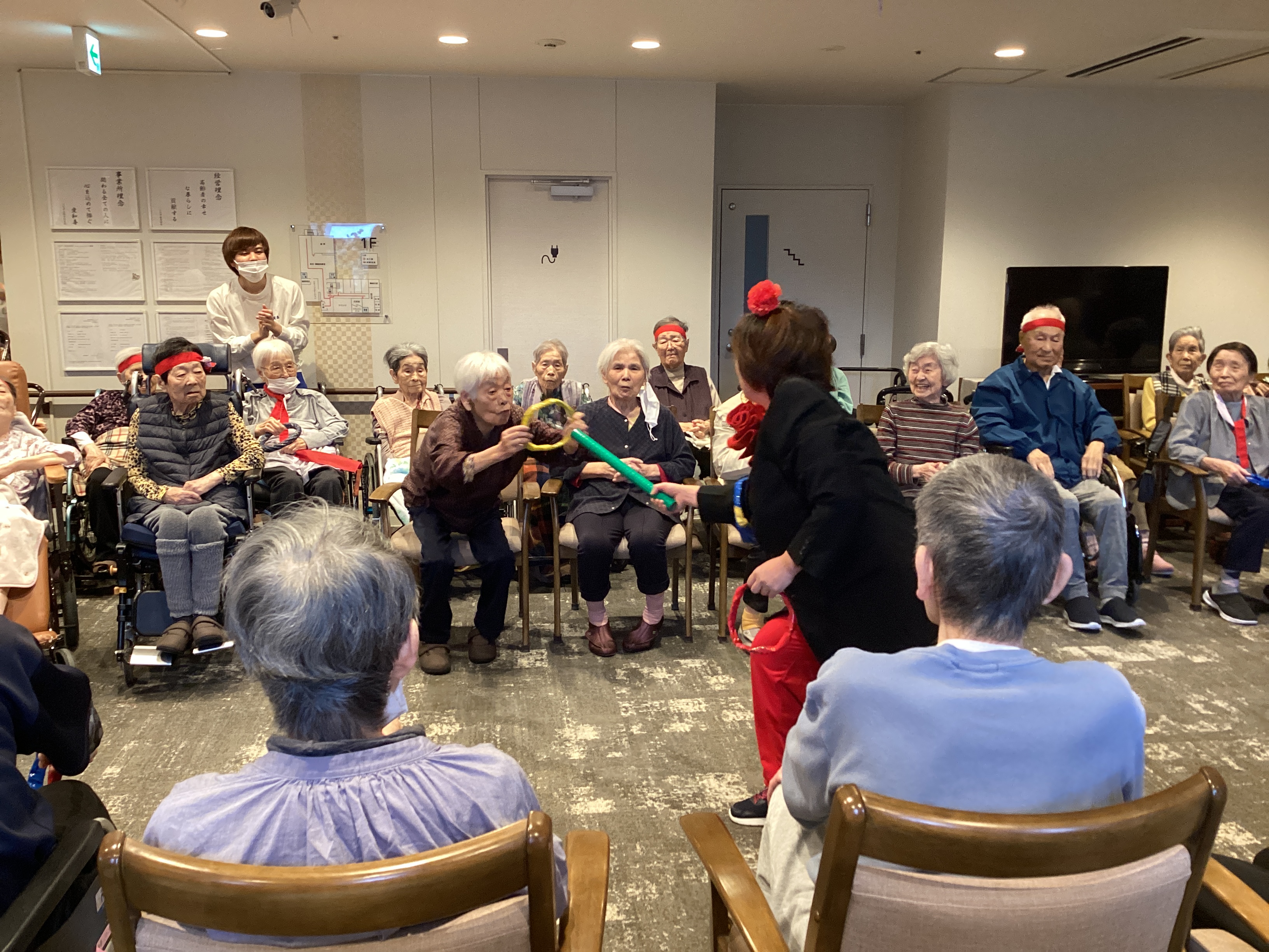 〖2024🍁運動会〗③休憩タイム🍵～職員による出し物～