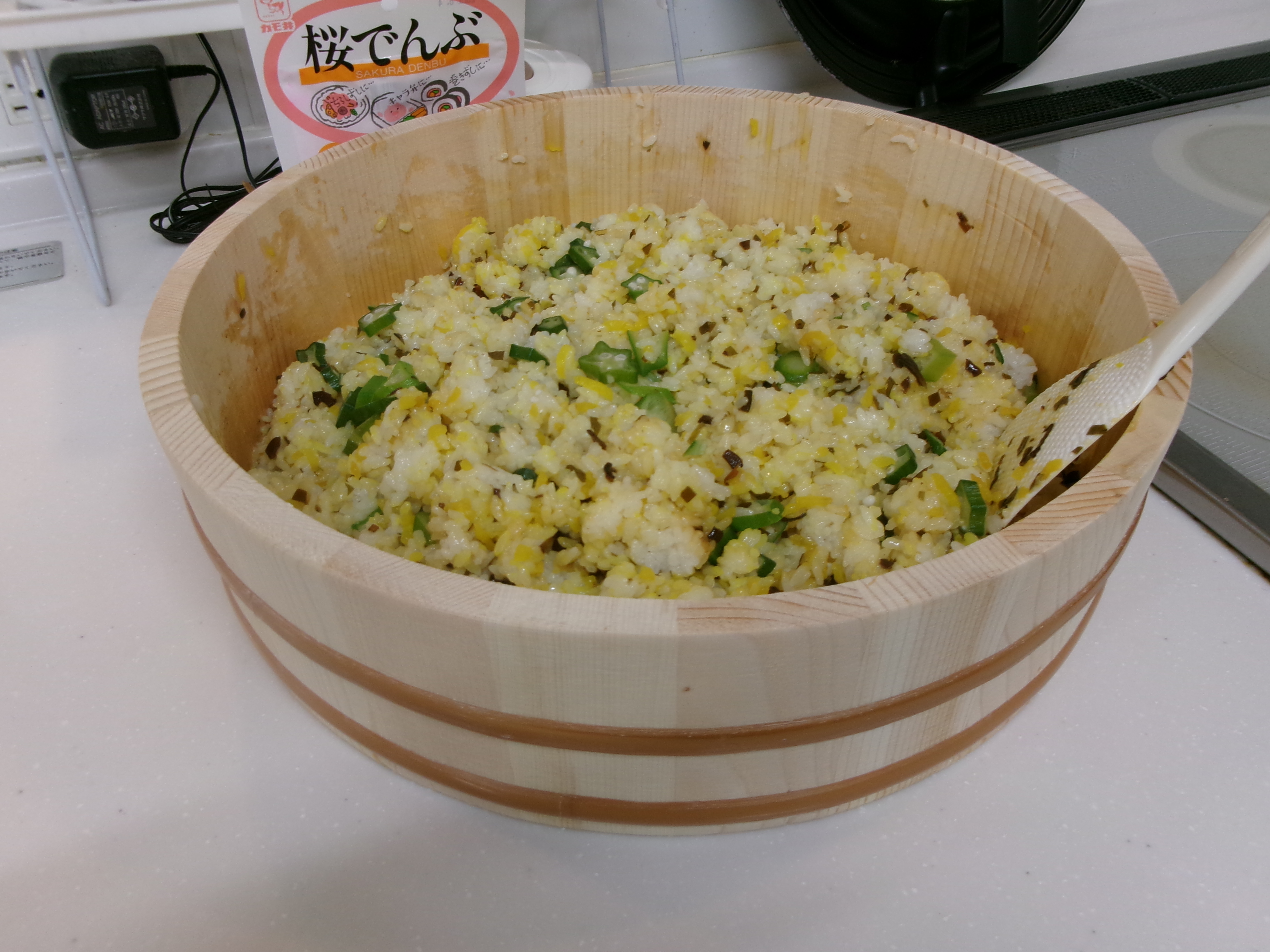 本日は贅沢ちらし寿司レクリエーション！
