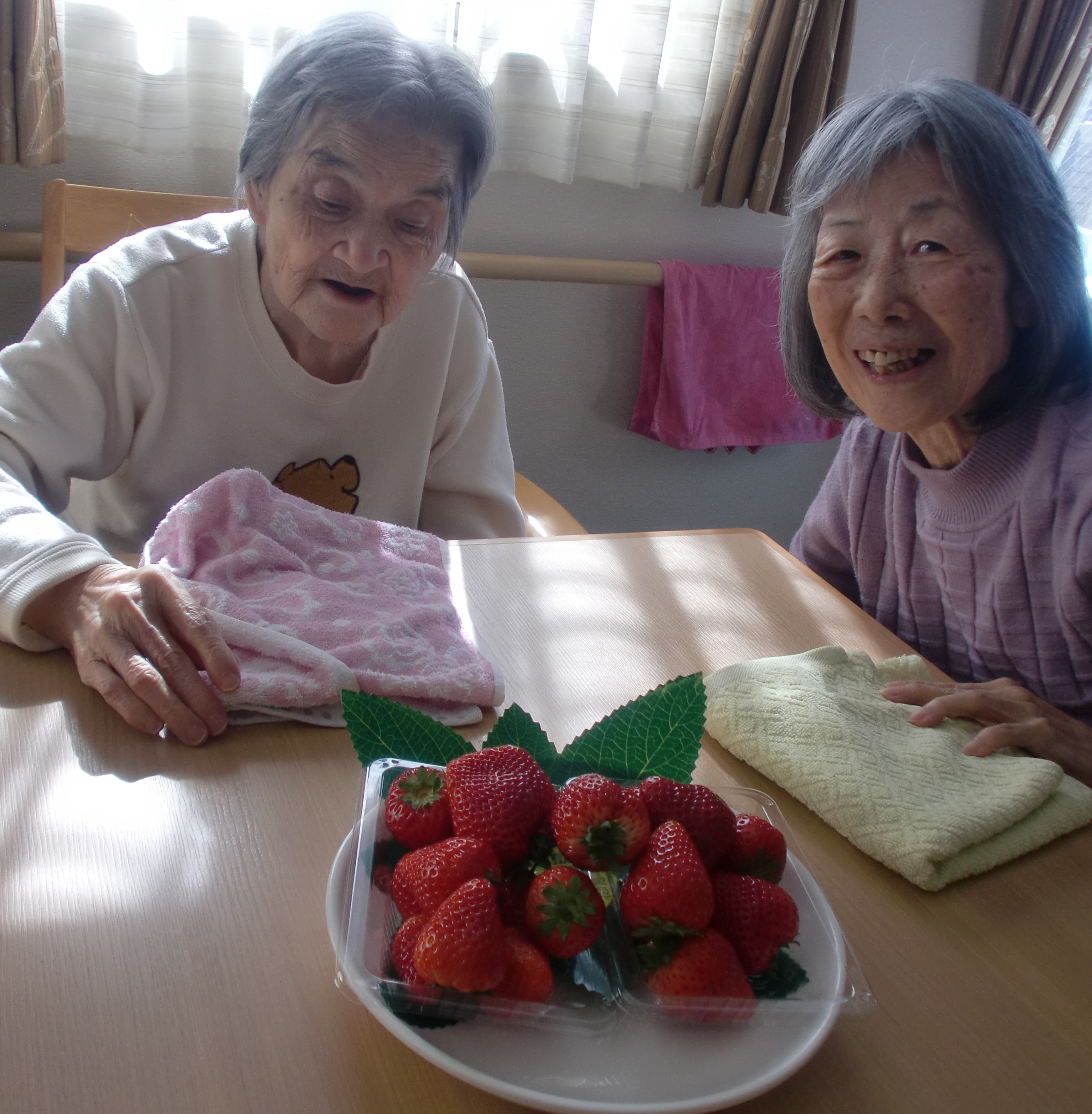 🍓イチゴと🍎りんご頂きました！