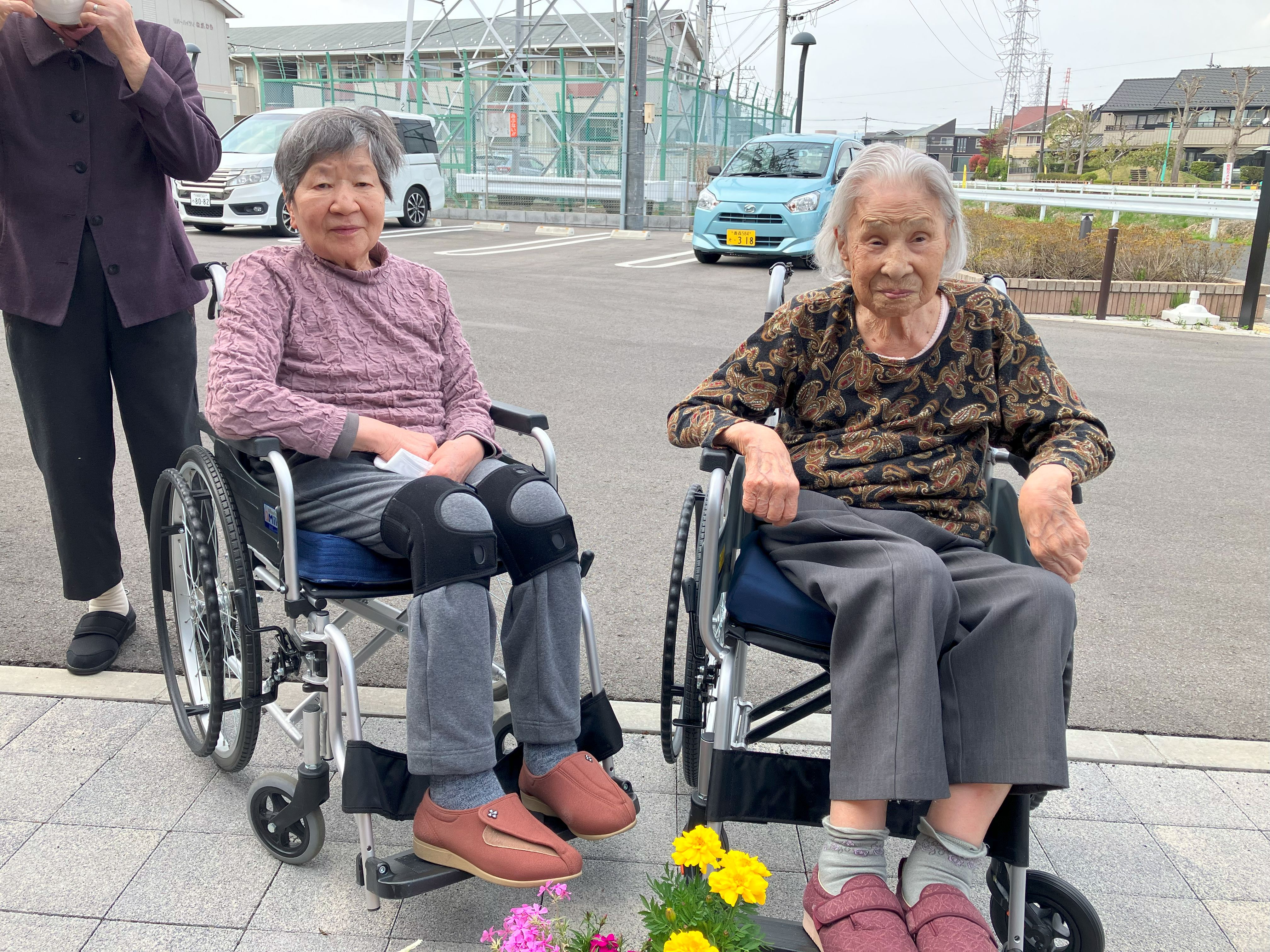 お花植えをしました