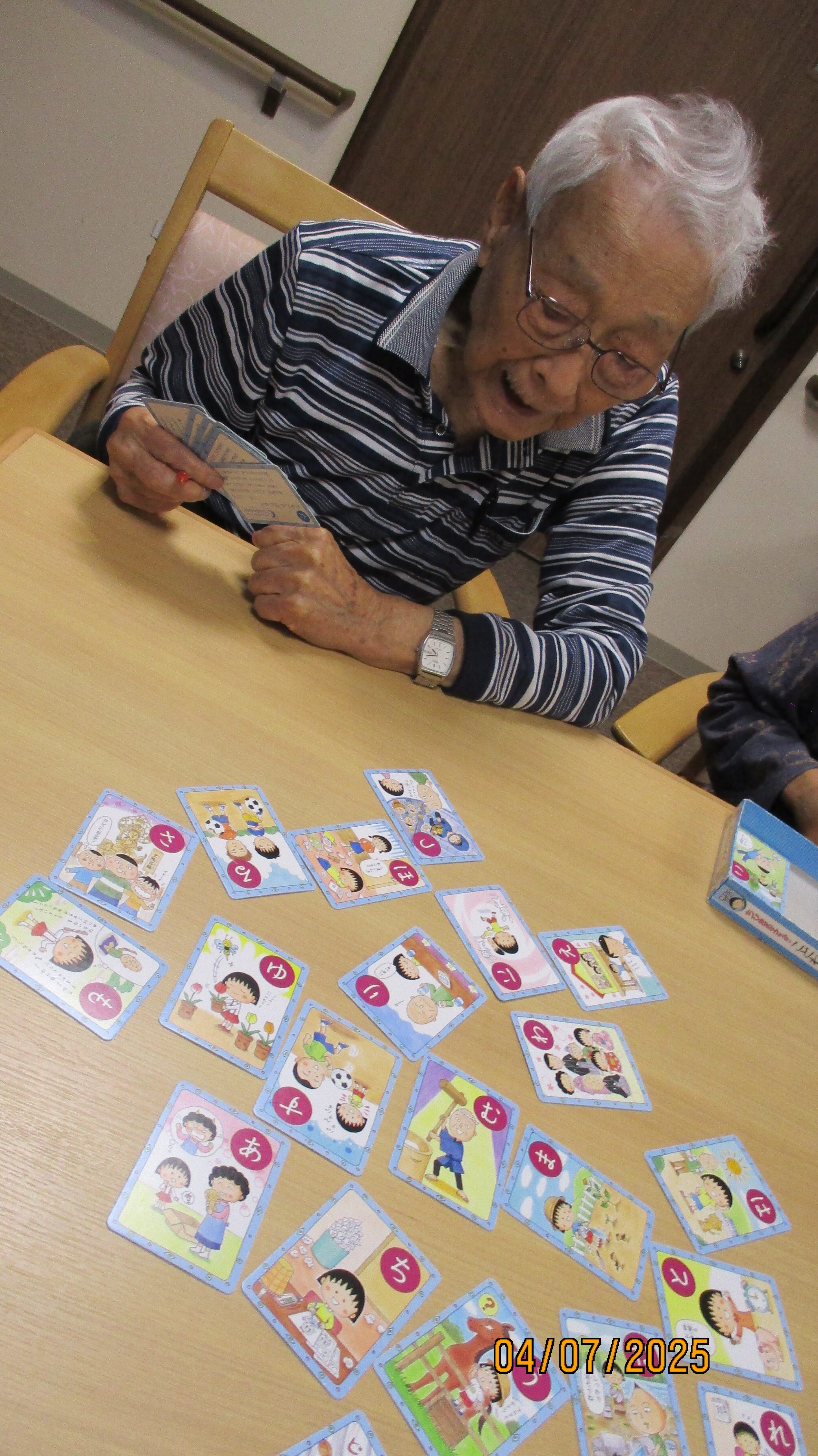 2階のフロアでかるたゲーム