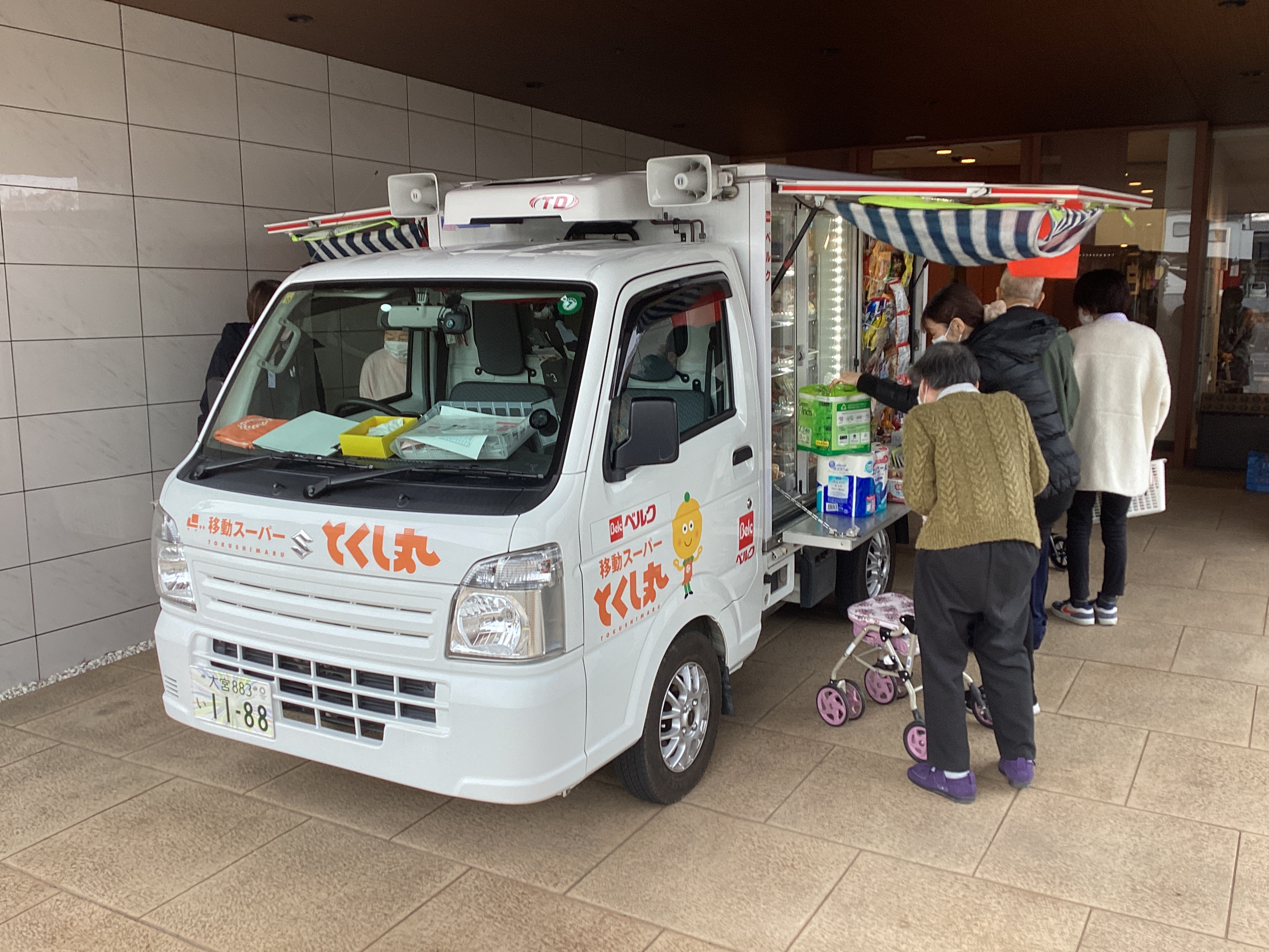 移動スーパー『とくし丸』が来苑です
