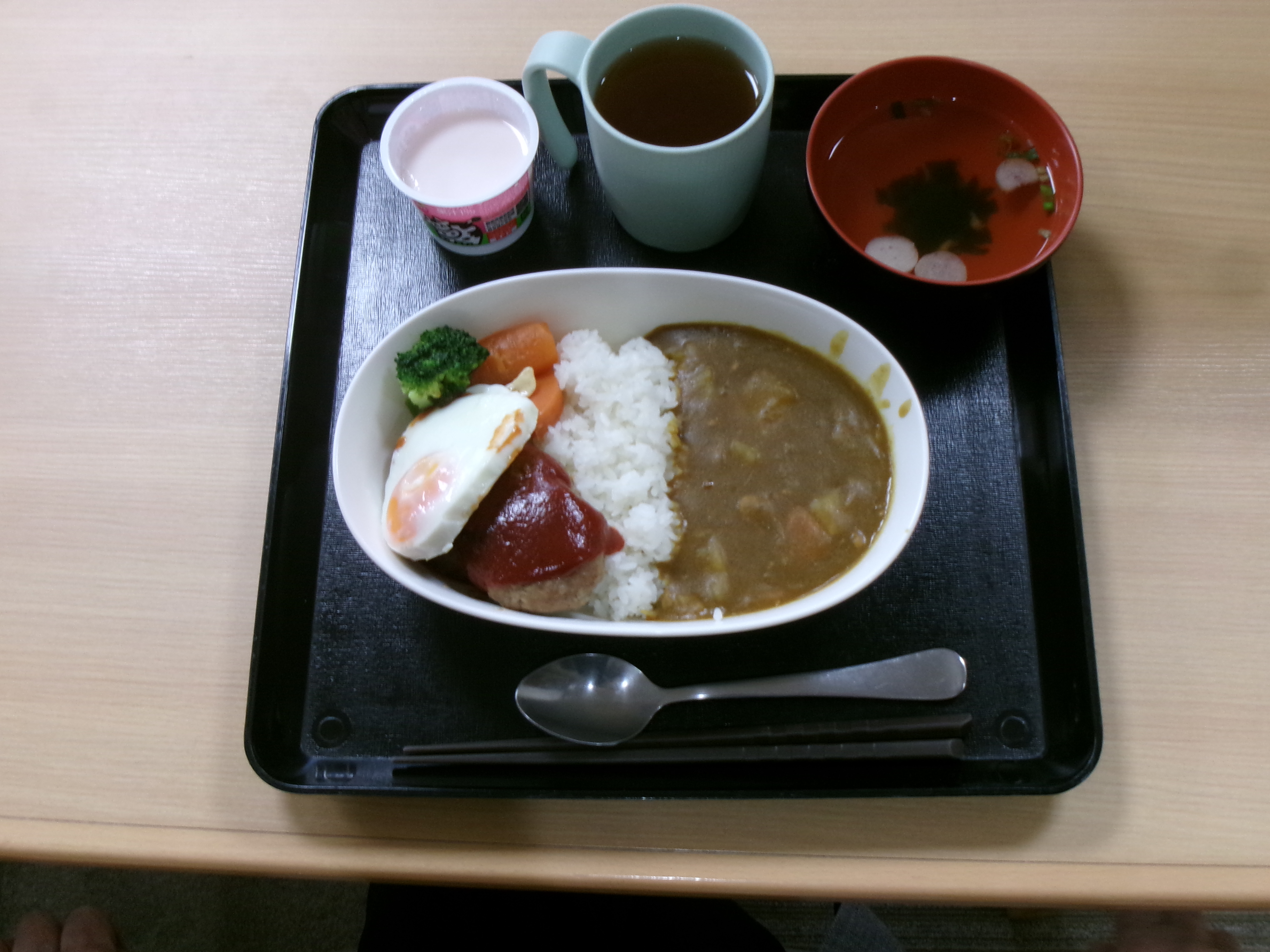 職員お手製ハンバーグカレー