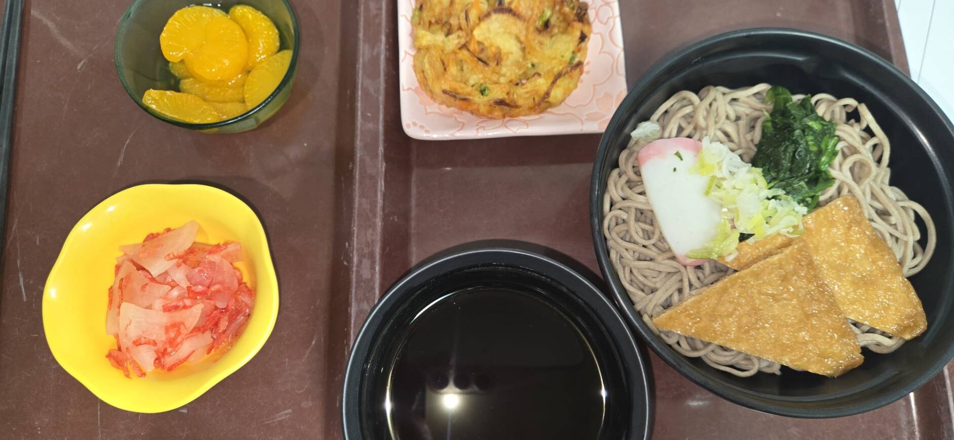 今日は麺の日、かき揚げそばです