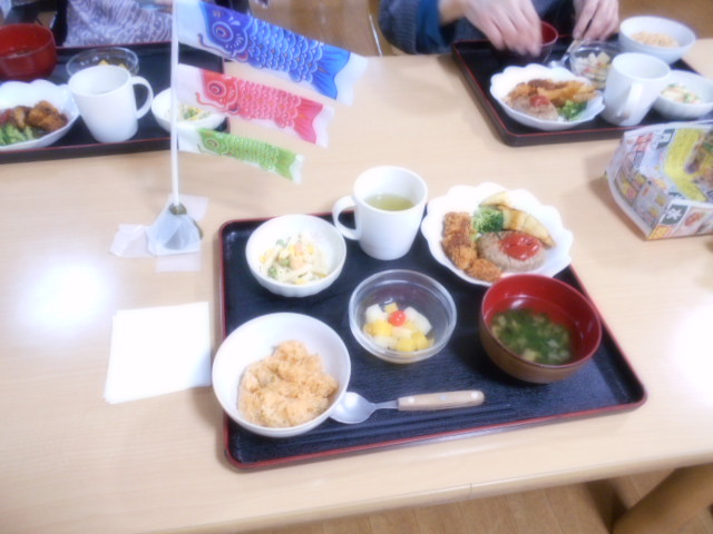こどもの日🎏の昼食は『お子様ランチ』を堪能しました😋