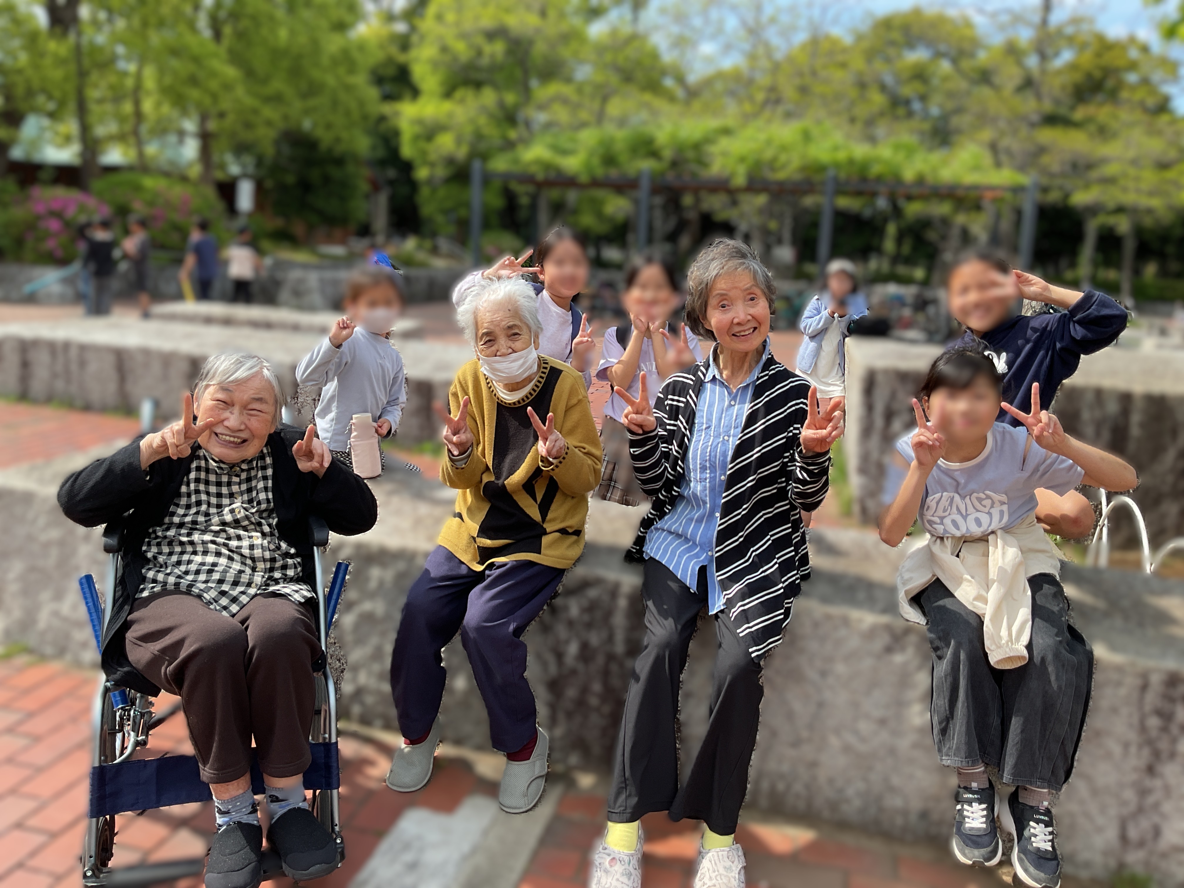 小規模多機能-5月-②　地域の子供達と笑顔で