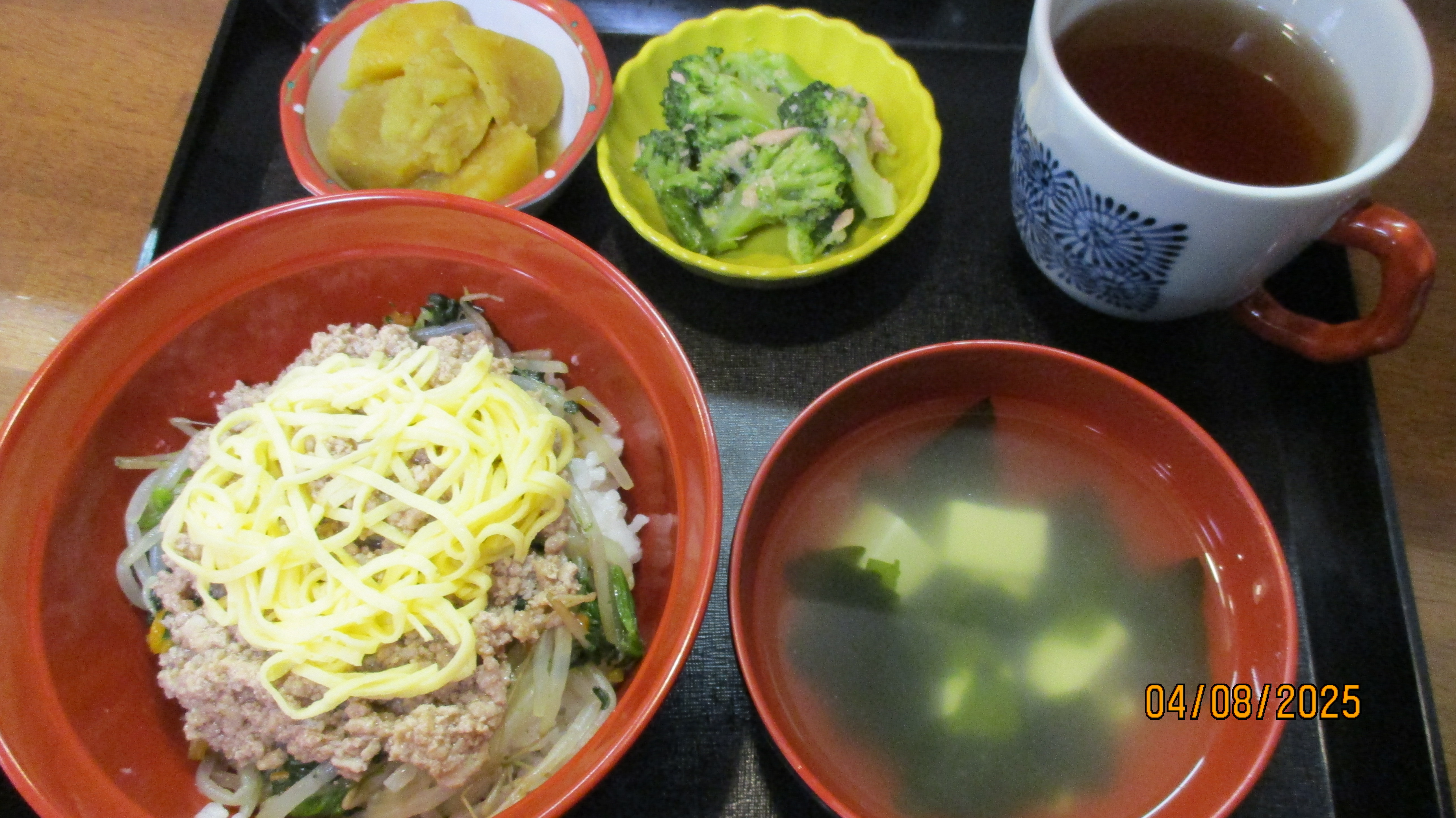 お昼ごはんの写真を撮りました。