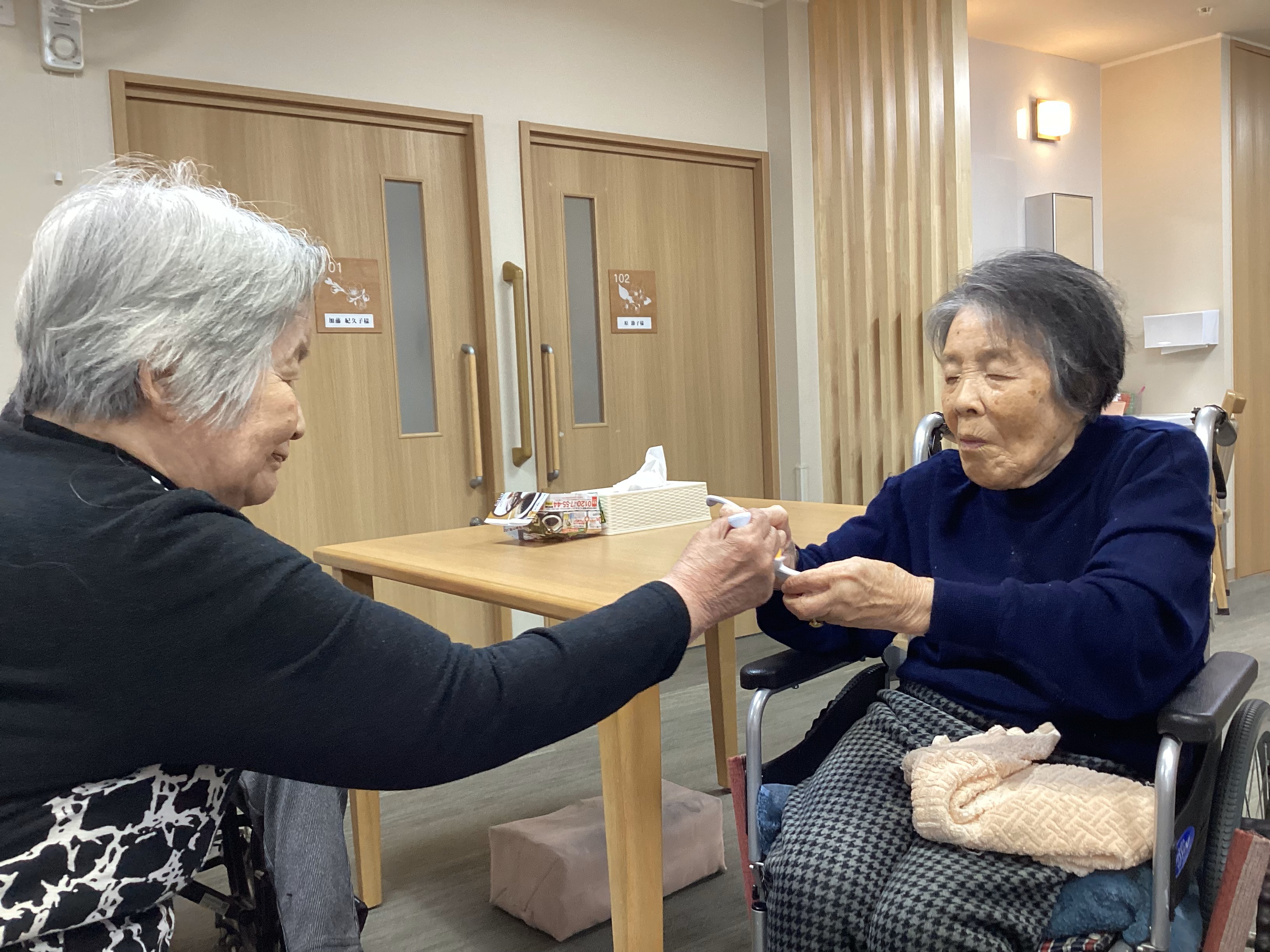 仲間とゲームで全身運動