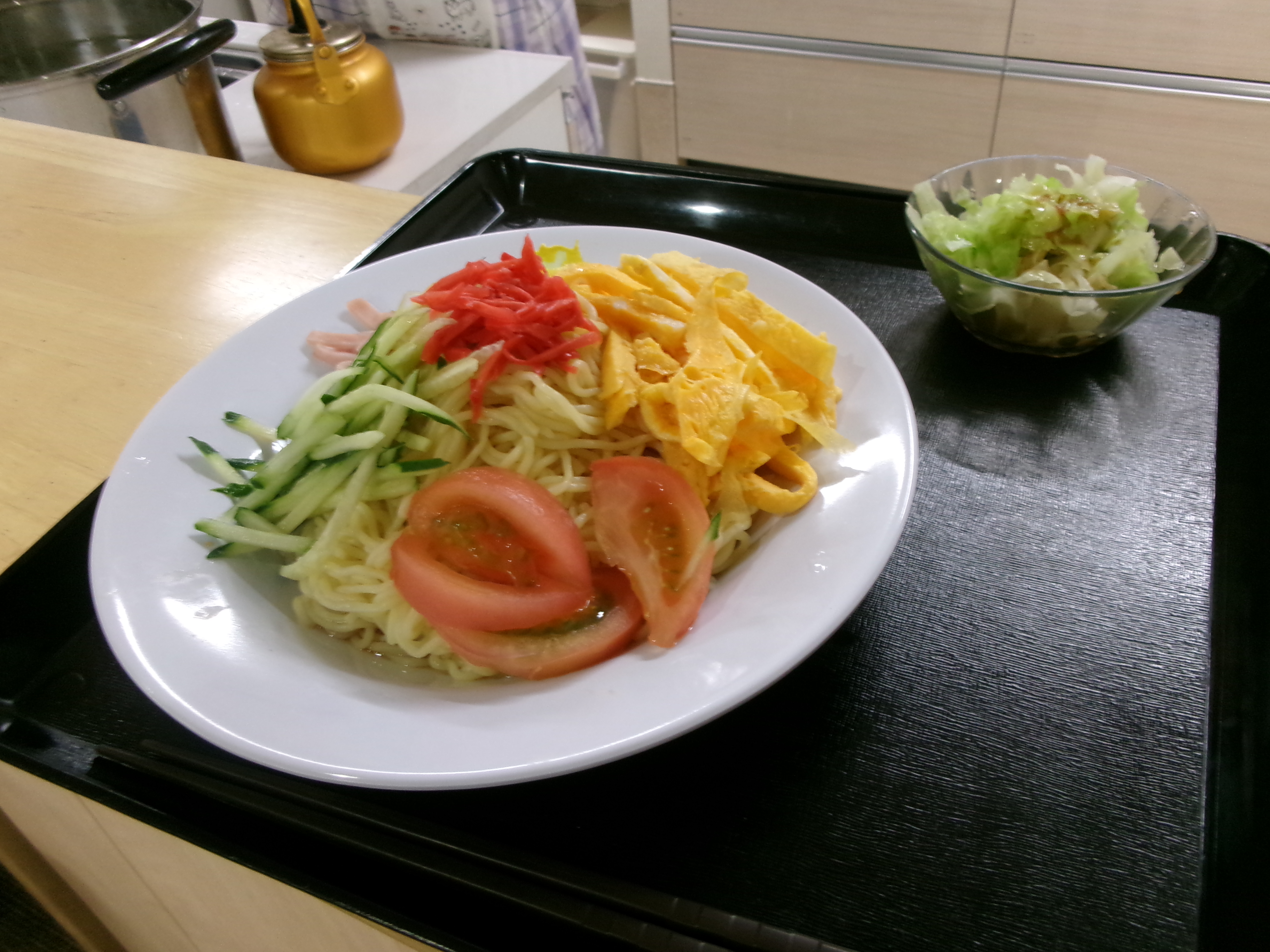 冷やし中華始めました！