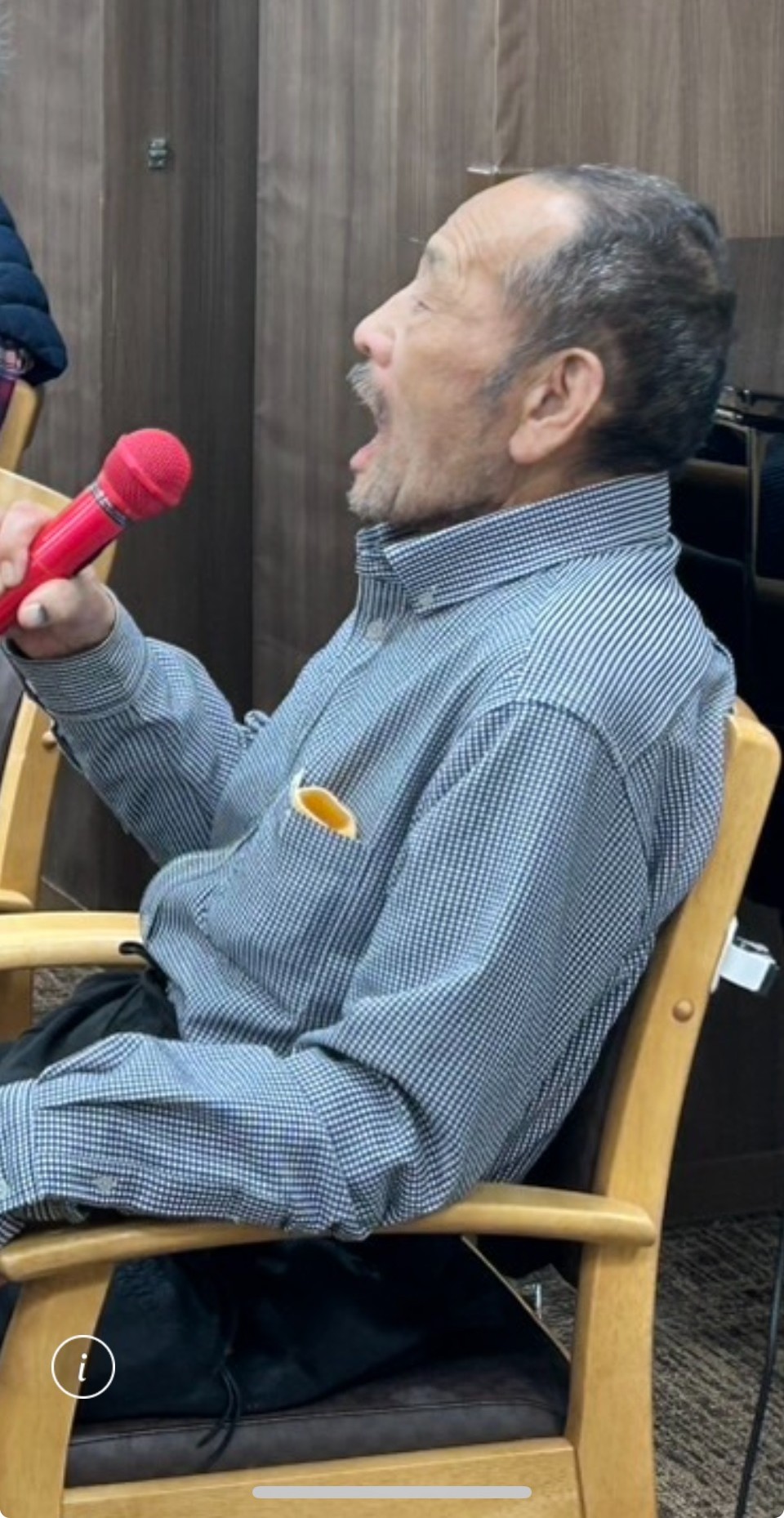 お腹の中から声を出します