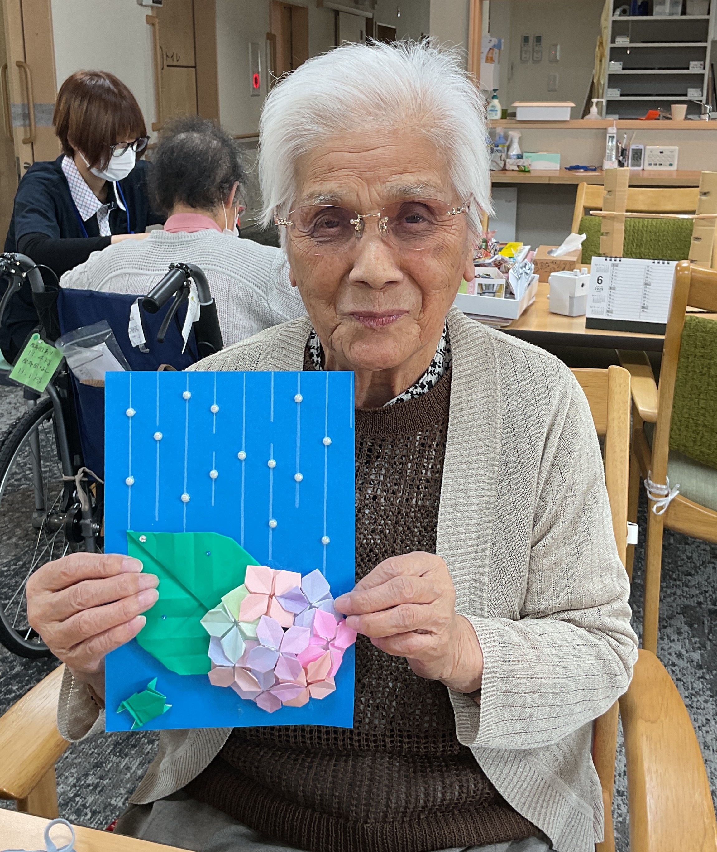 紫陽花の壁飾りを作成しました。