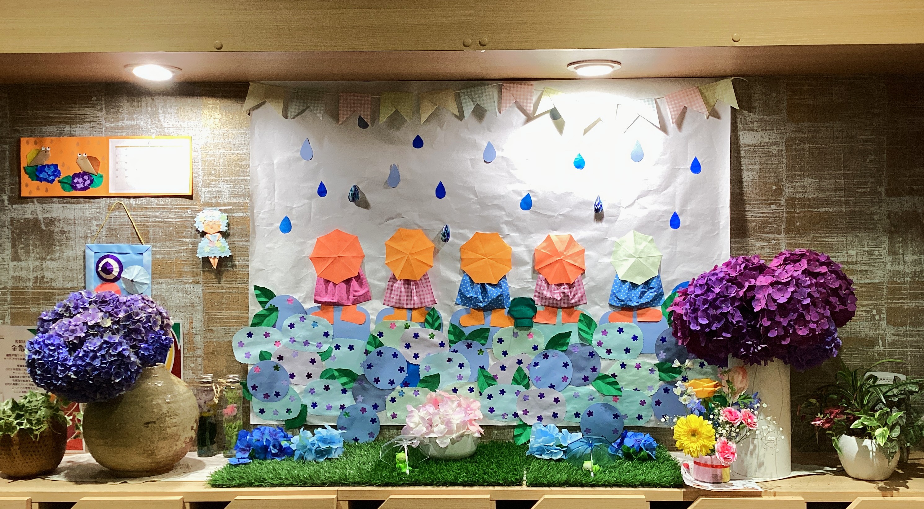 6月の壁画と紫陽花