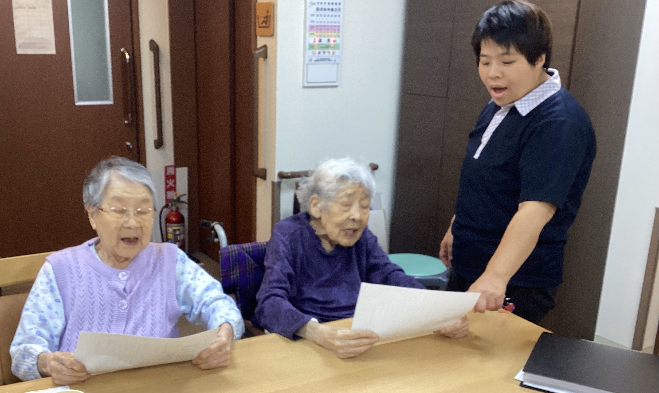 歌「幸せなら手をたたこう」♪♪