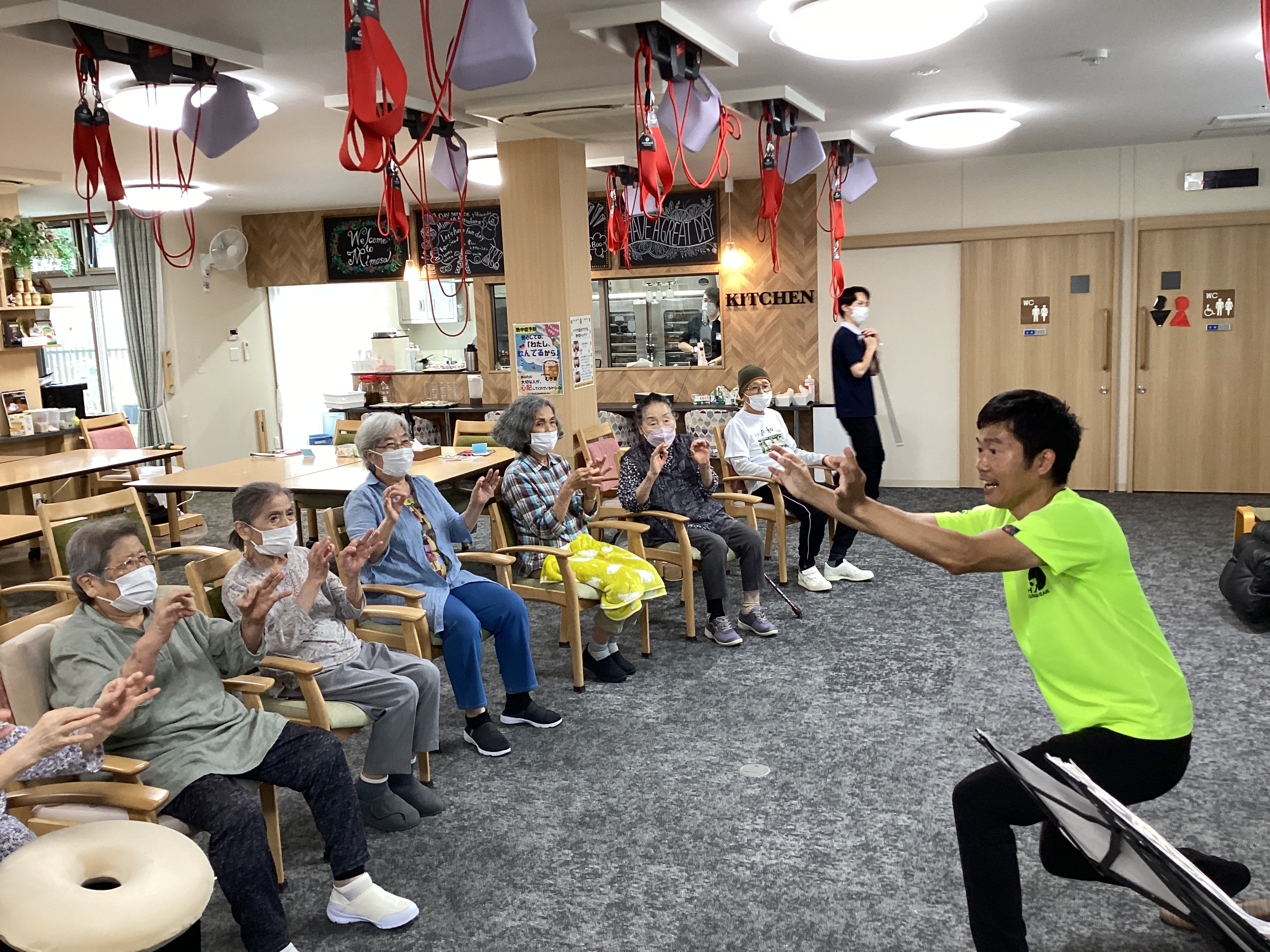 歌謡曲🎵と笑いヨガ🤣で 皆さまを元気に！🎉✨