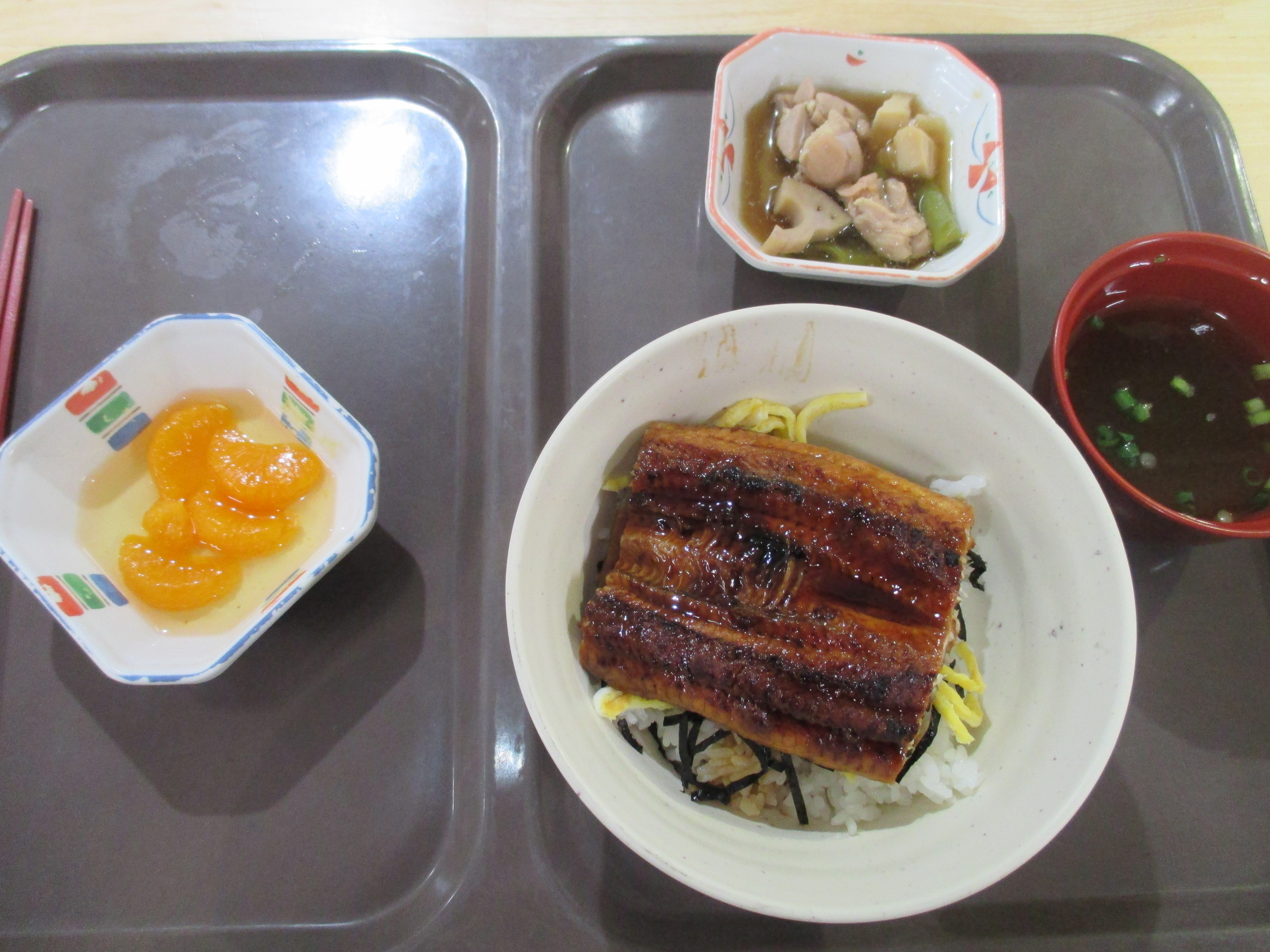 土曜の丑の日　スタミナたっぷりのうな丼です！