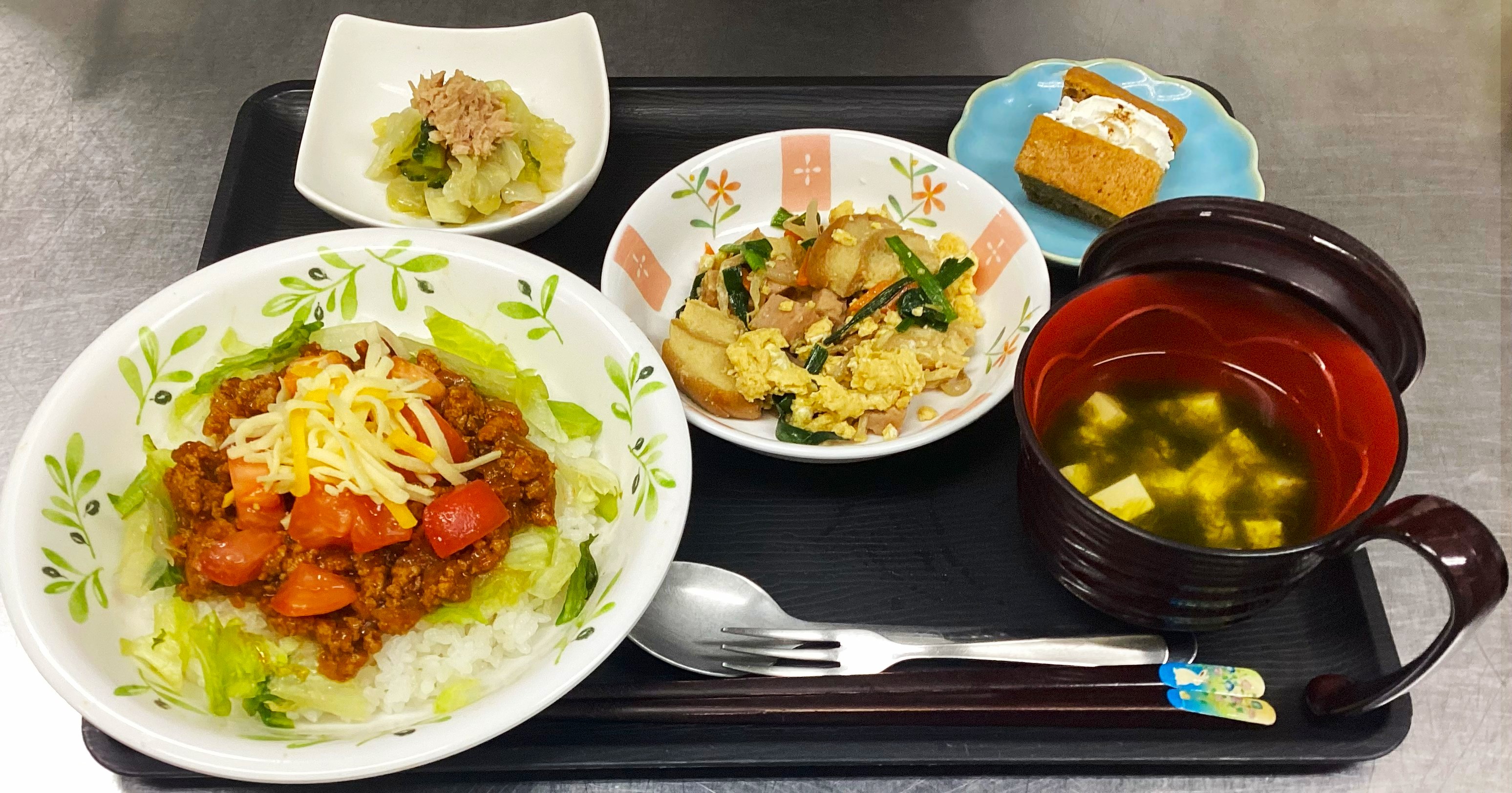 沖縄県の郷土料理を提供しました
