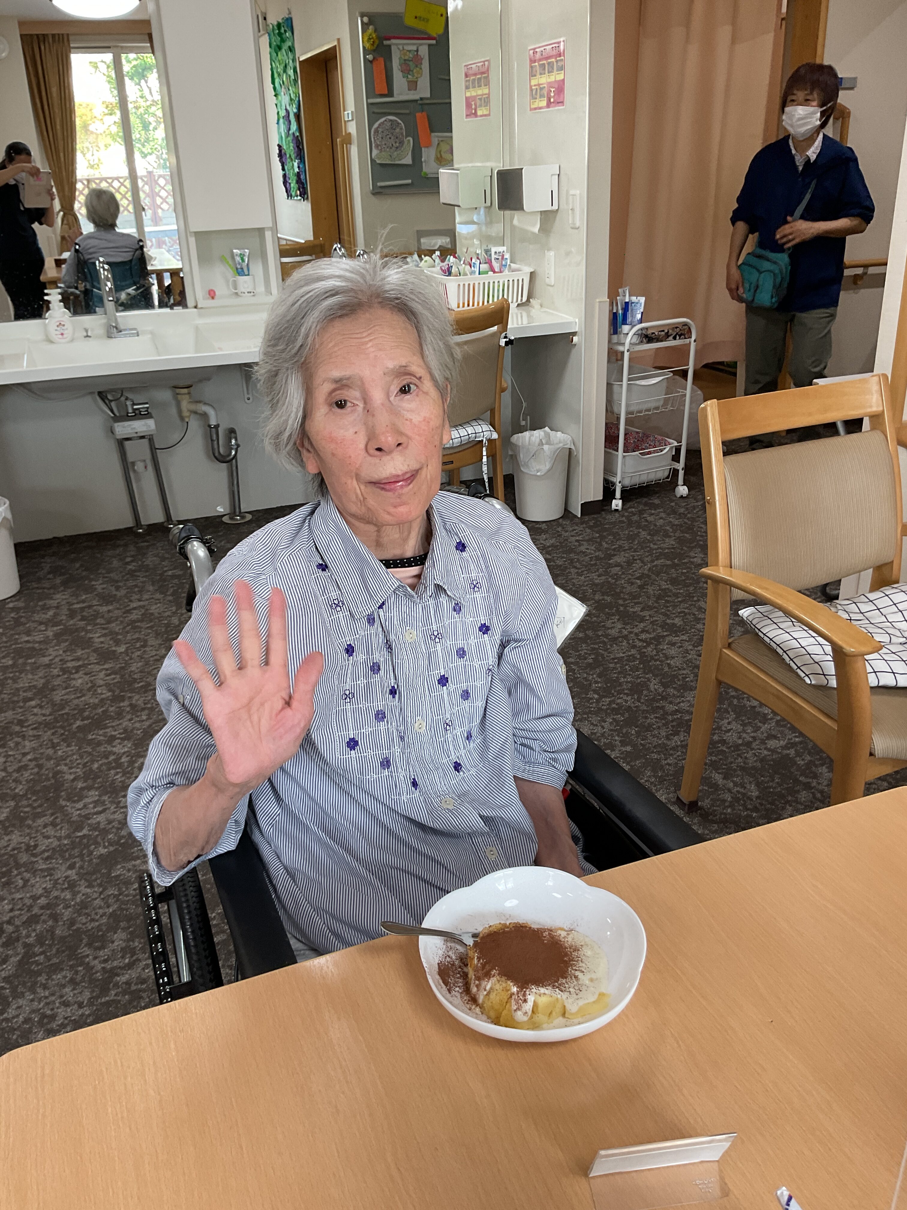 今日のおやつは手作りケーキ