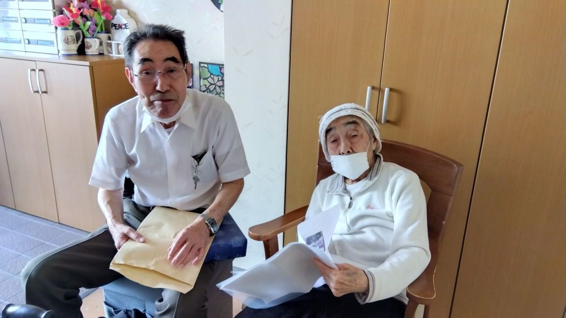写真を土産にご家族を想う。