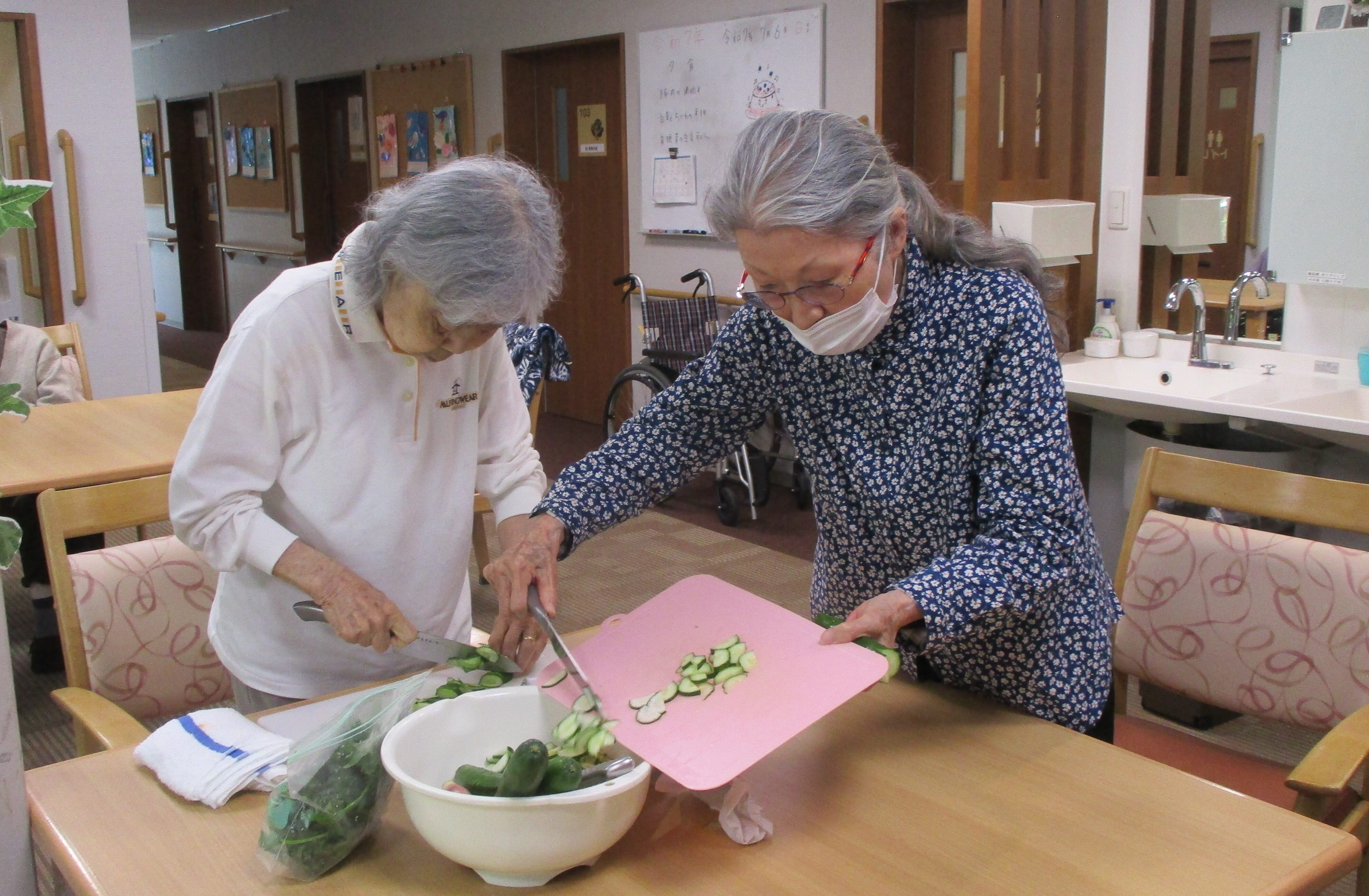 8月　きゅうりとミョウガの塩もみ作り🥒🥒🥒