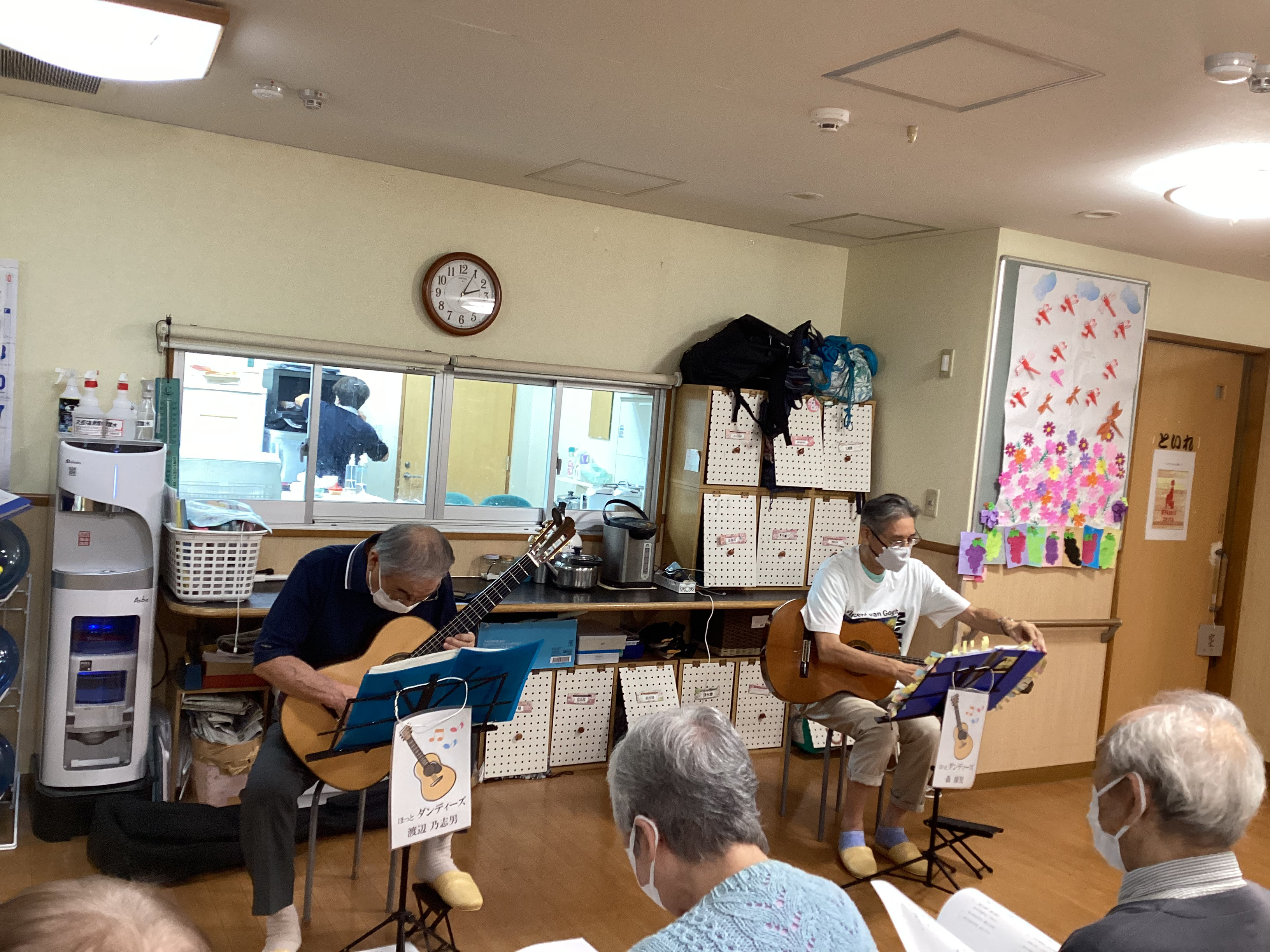 ギター🎸演奏で皆で歌いましょう♪💕