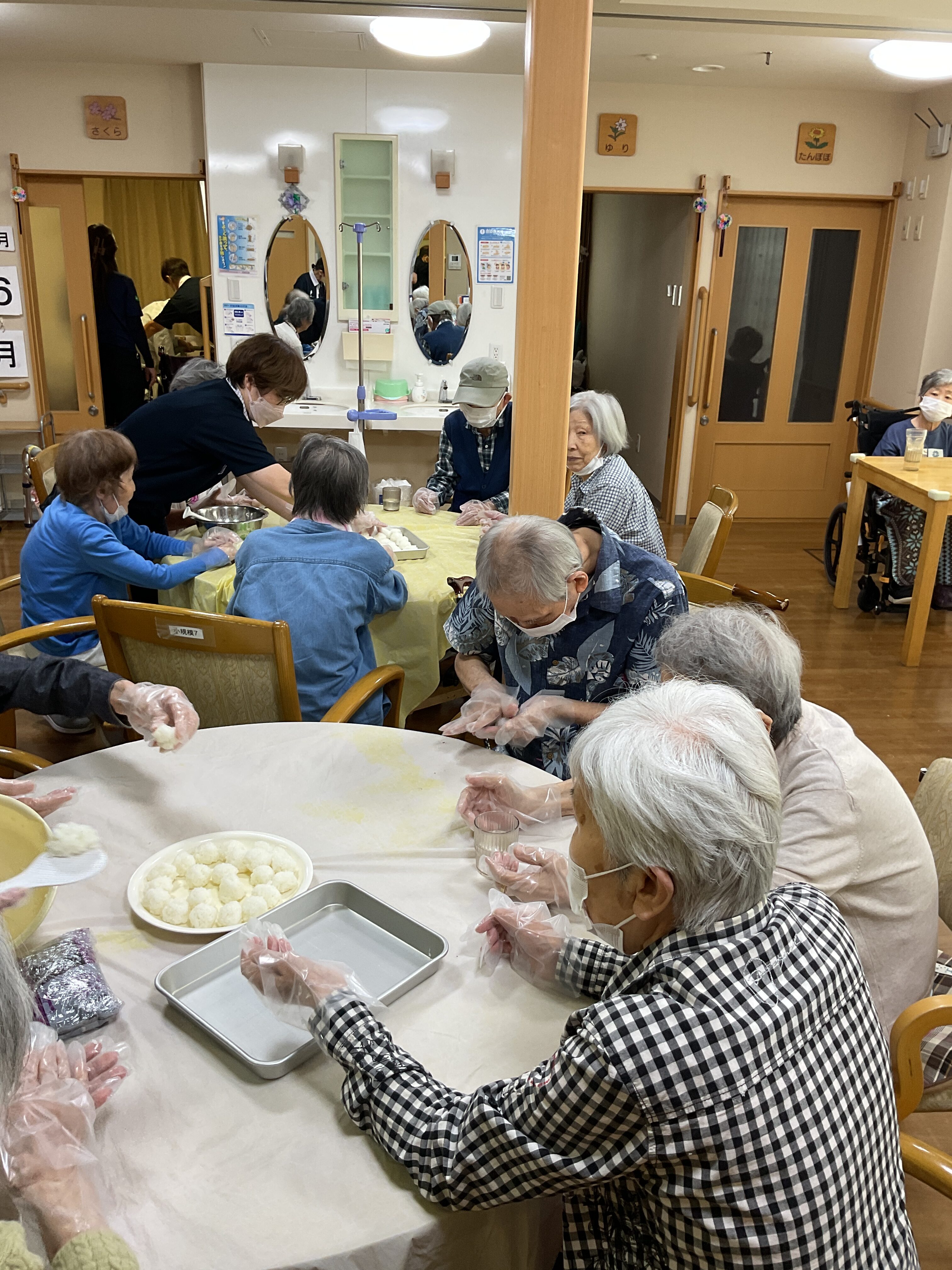 10月6日　おやつレク「おはぎ作り」