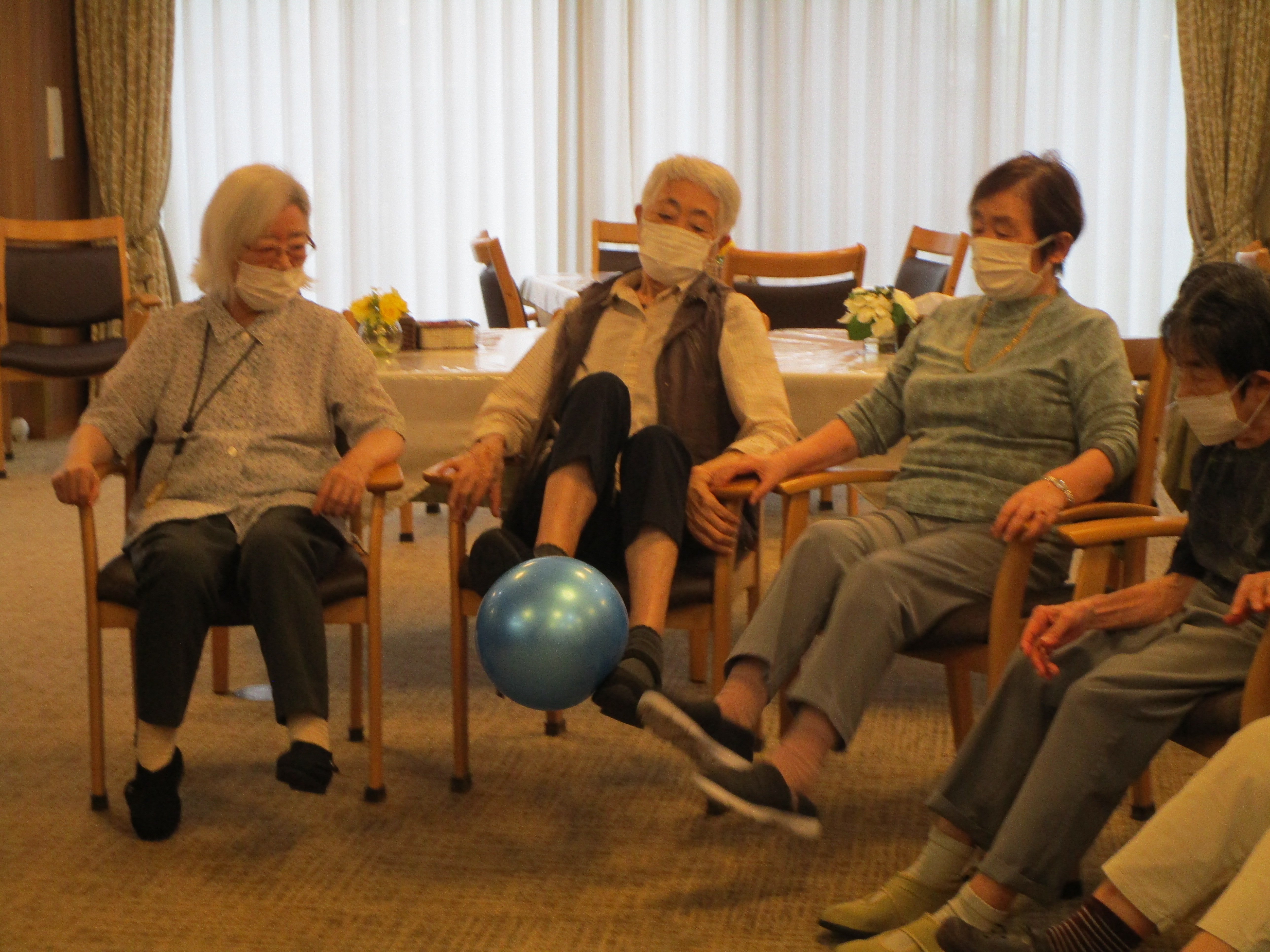 手足を使ってボール送り行いましたヽ(^。^)ノ