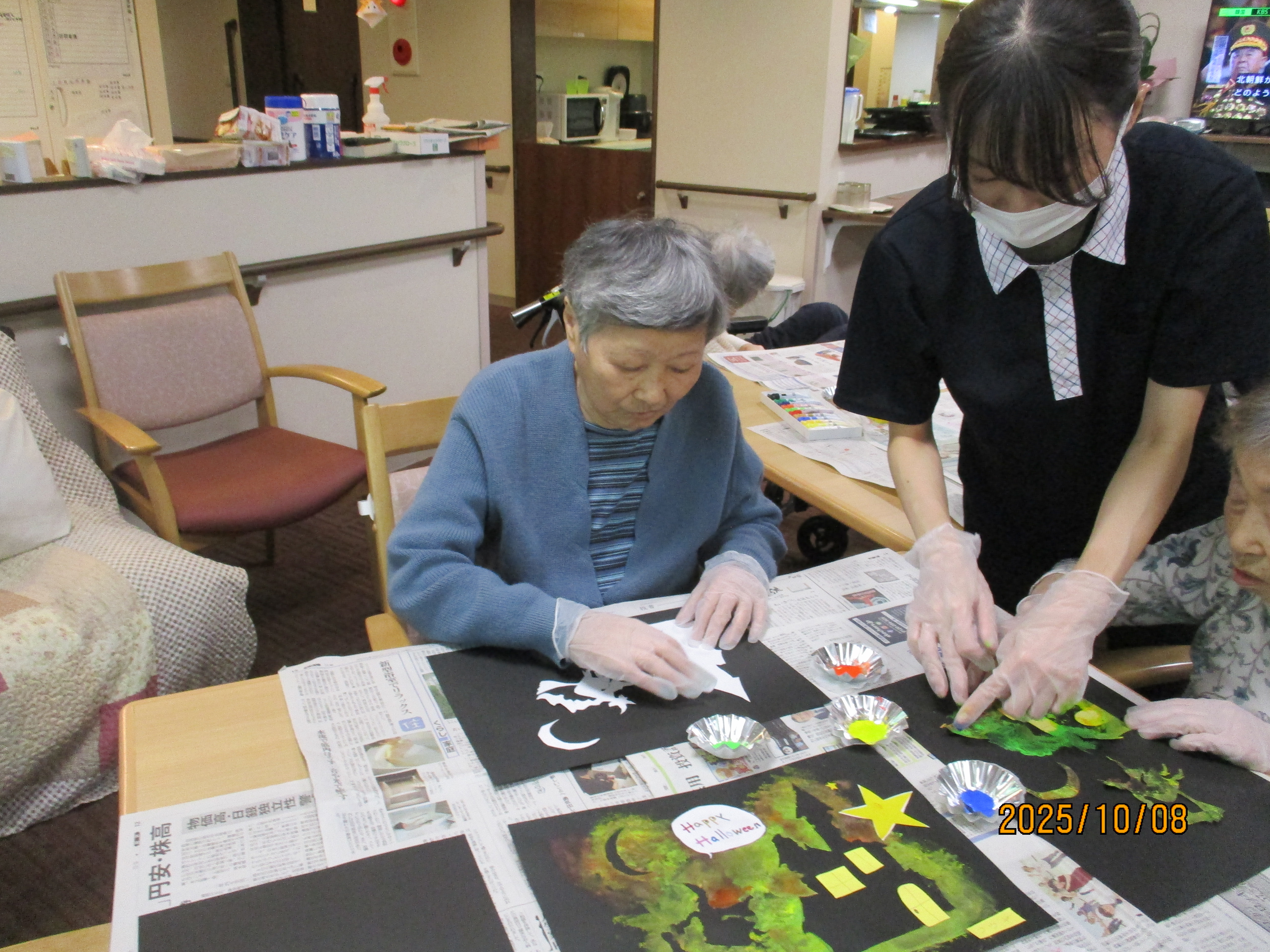 ２階ハロウィーンの作品作り