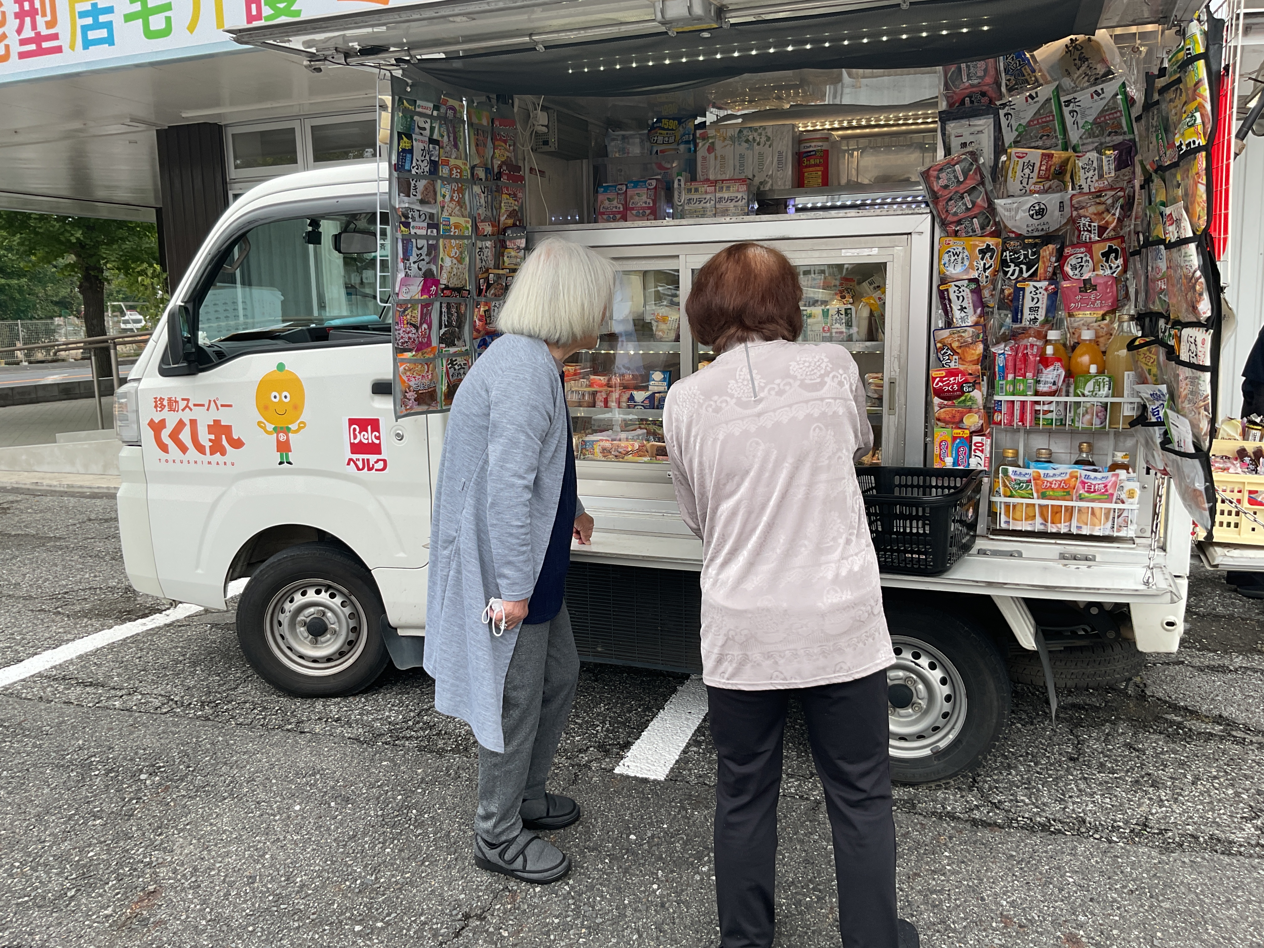 移動スーパーでお買い物