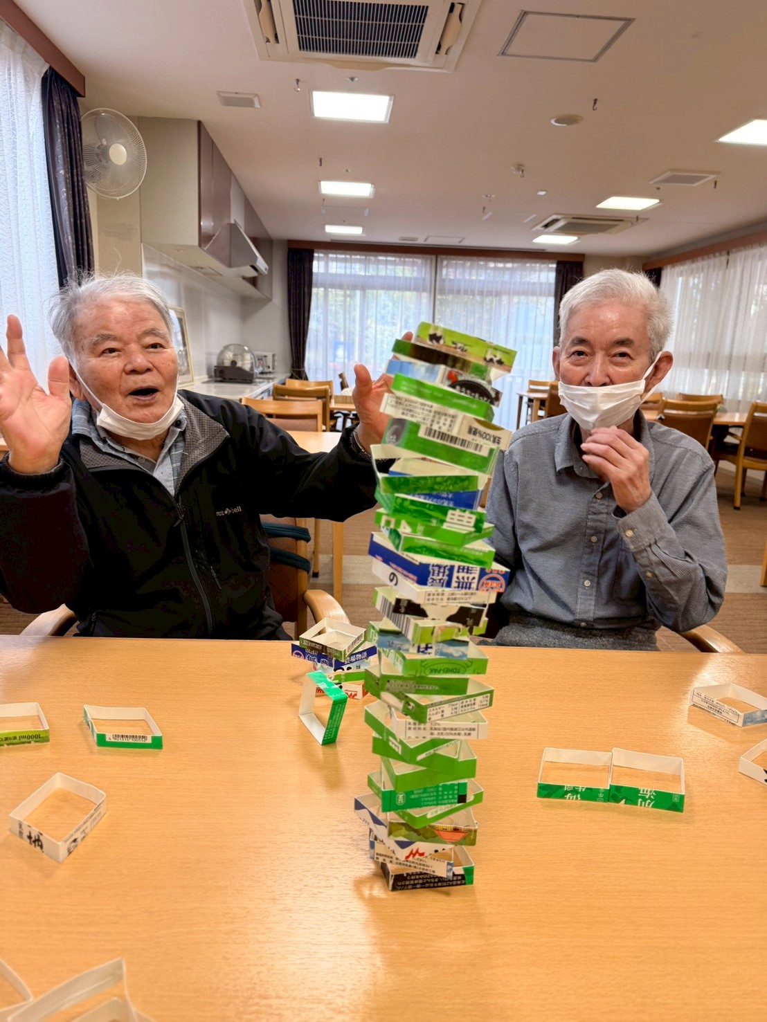 牛乳パックタワー♪