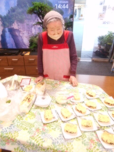 おやつレクで芋蒸しパン🍞をつくりました!(^^)!