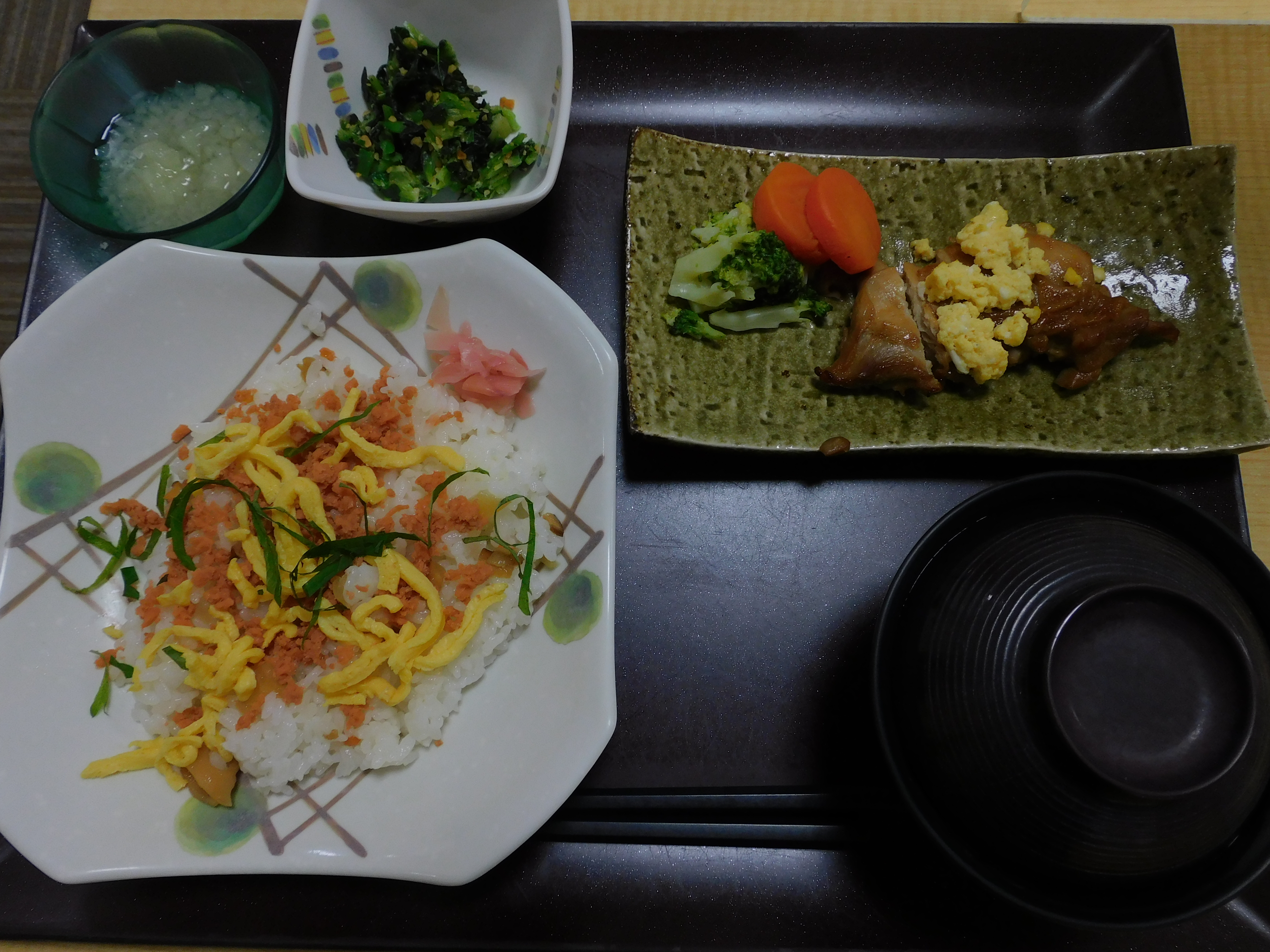 ちらしご飯で色鮮やかなランチ♪