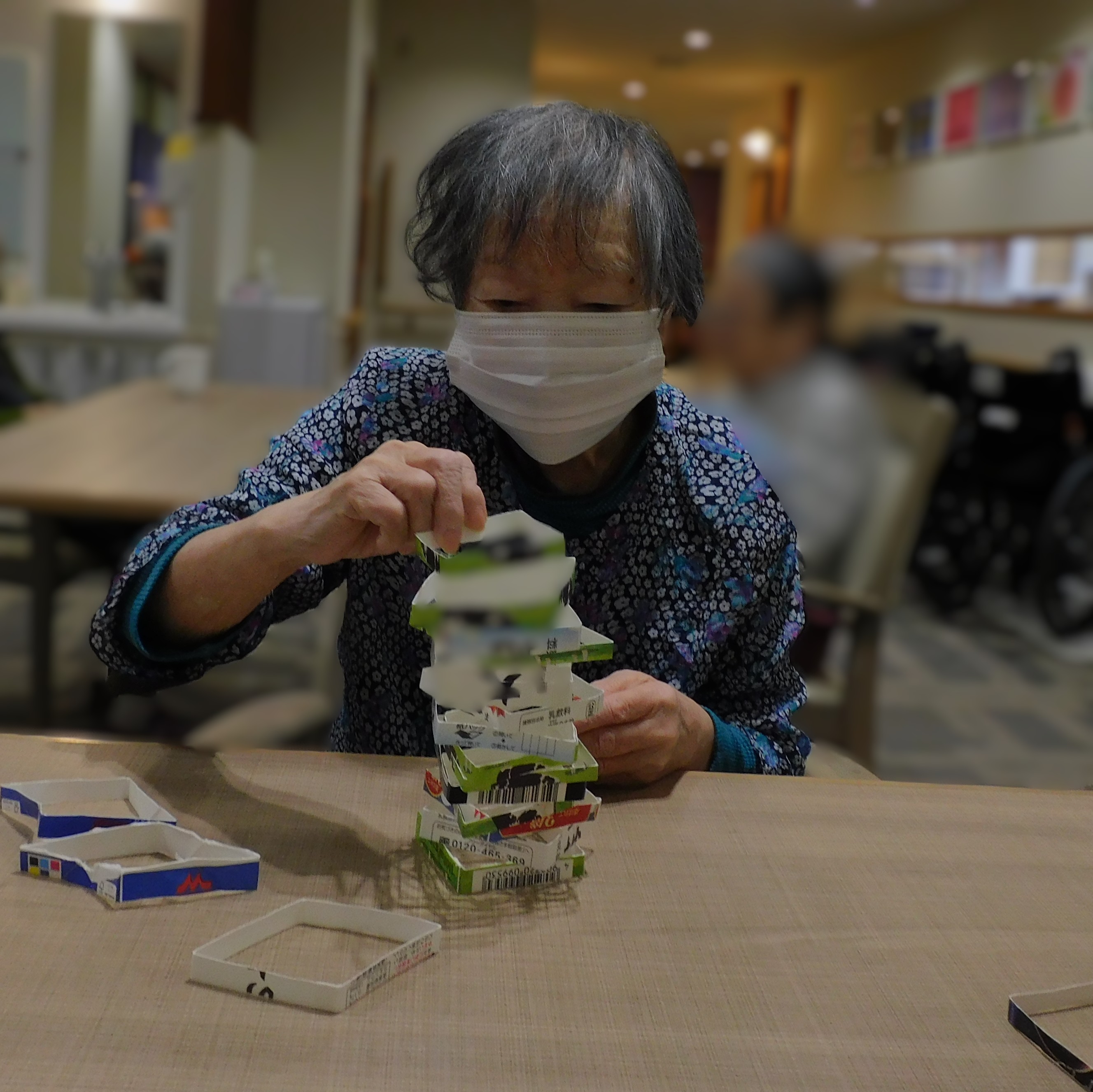 牛乳パックを積み上げろ！