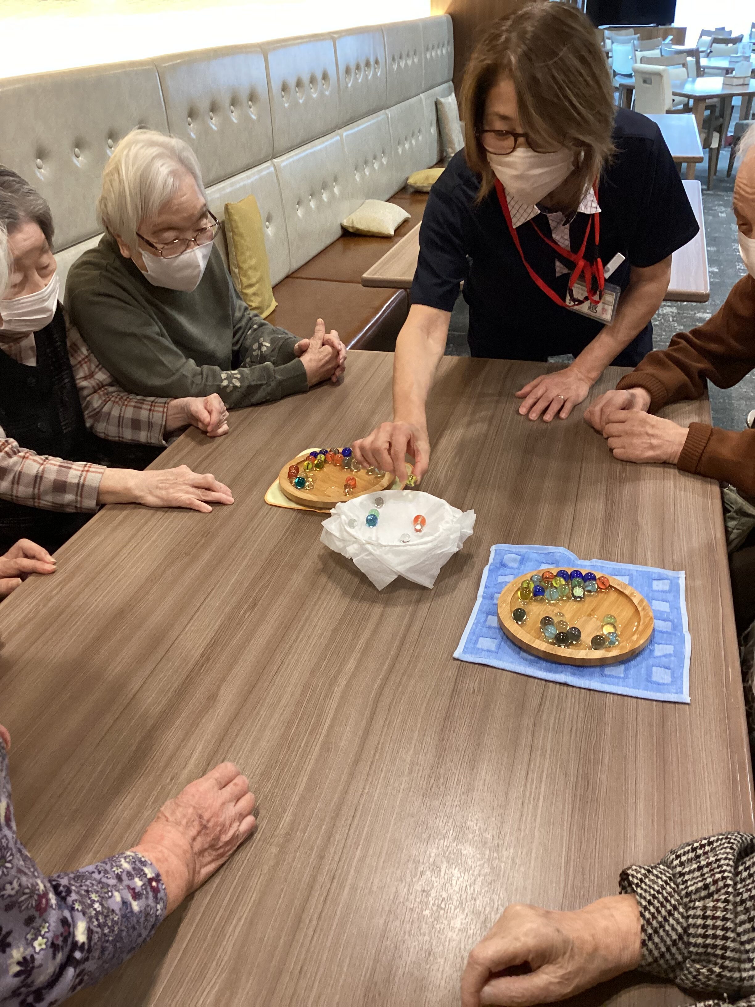 ビー玉落としゲーム