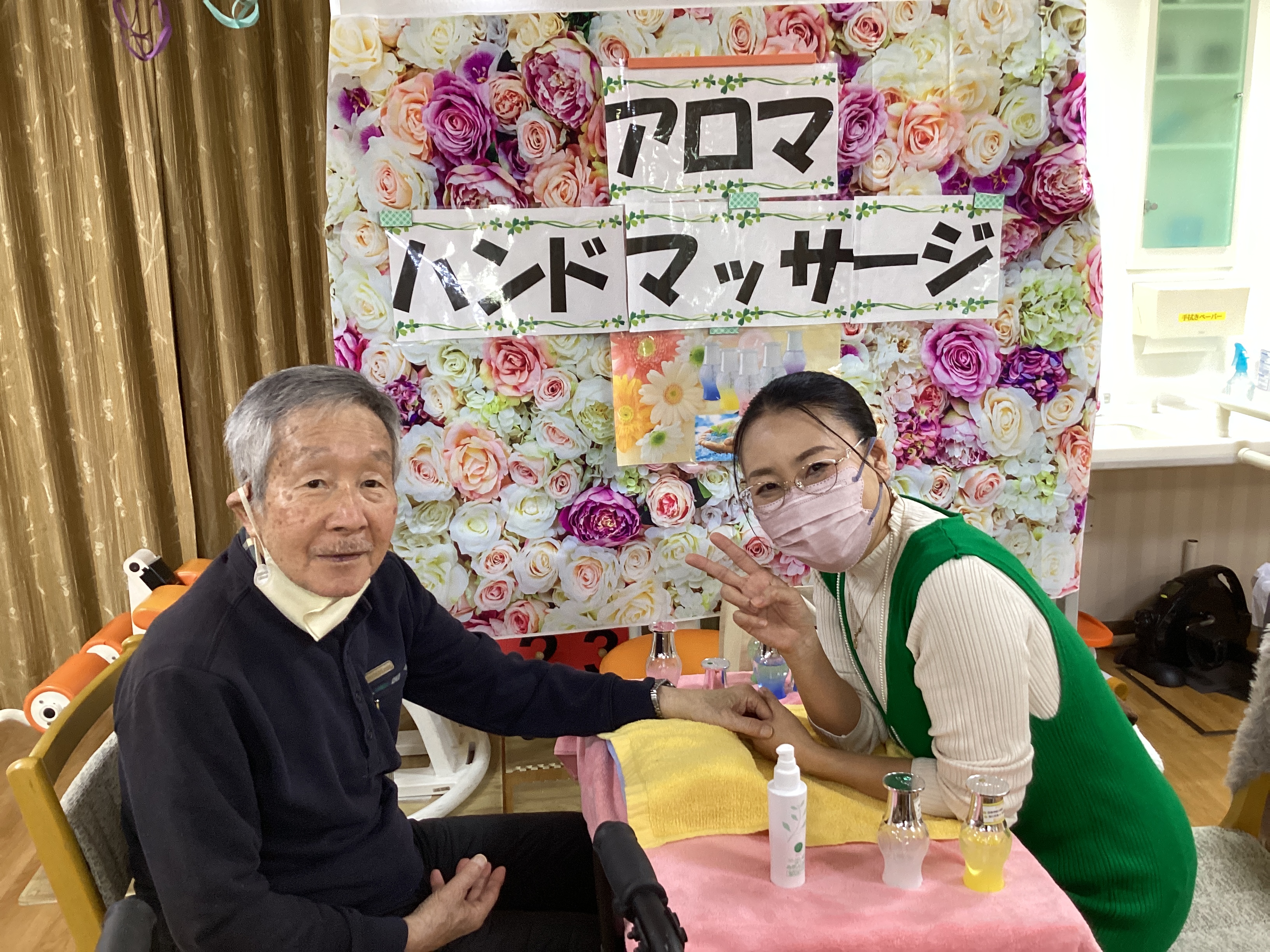 11月「アロマ・ハンドマッサージ」