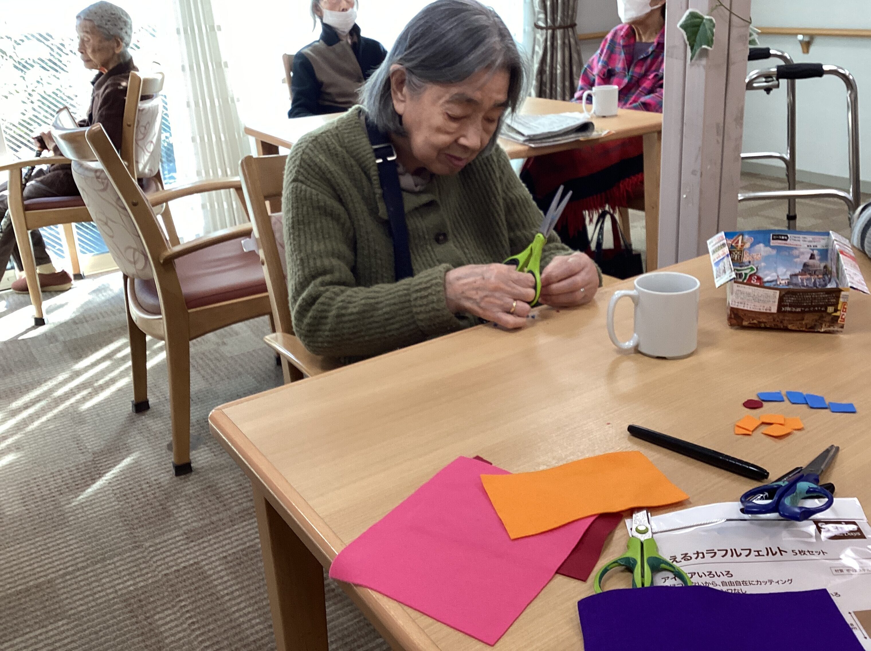 11/19　クリスマスの装飾作りスタート！