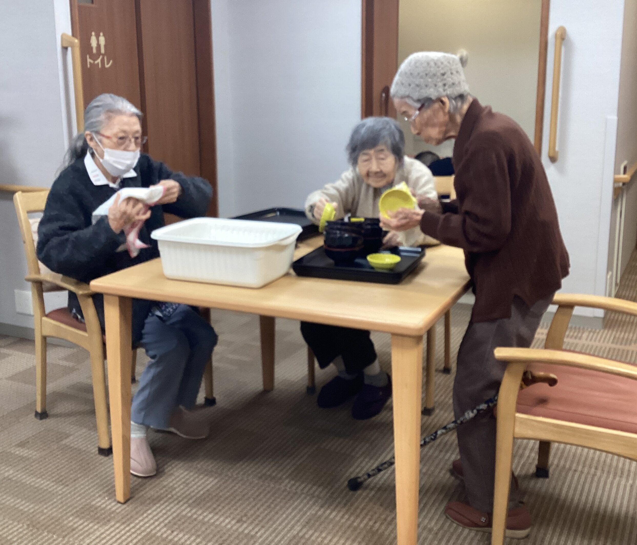 11/23　本日もせっせと食器拭き！