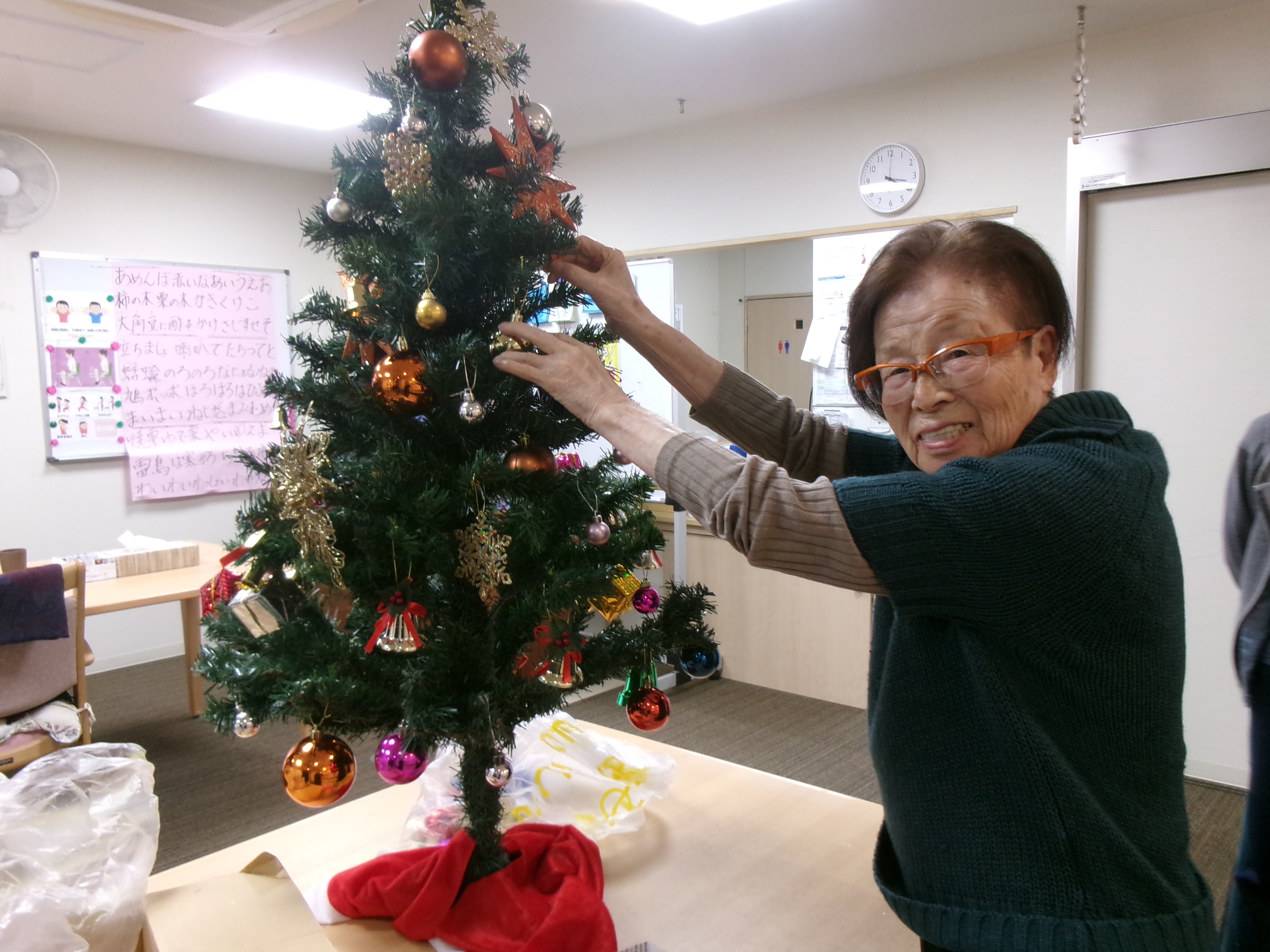 クリスマスツリーを華やかに(⌒∇⌒)