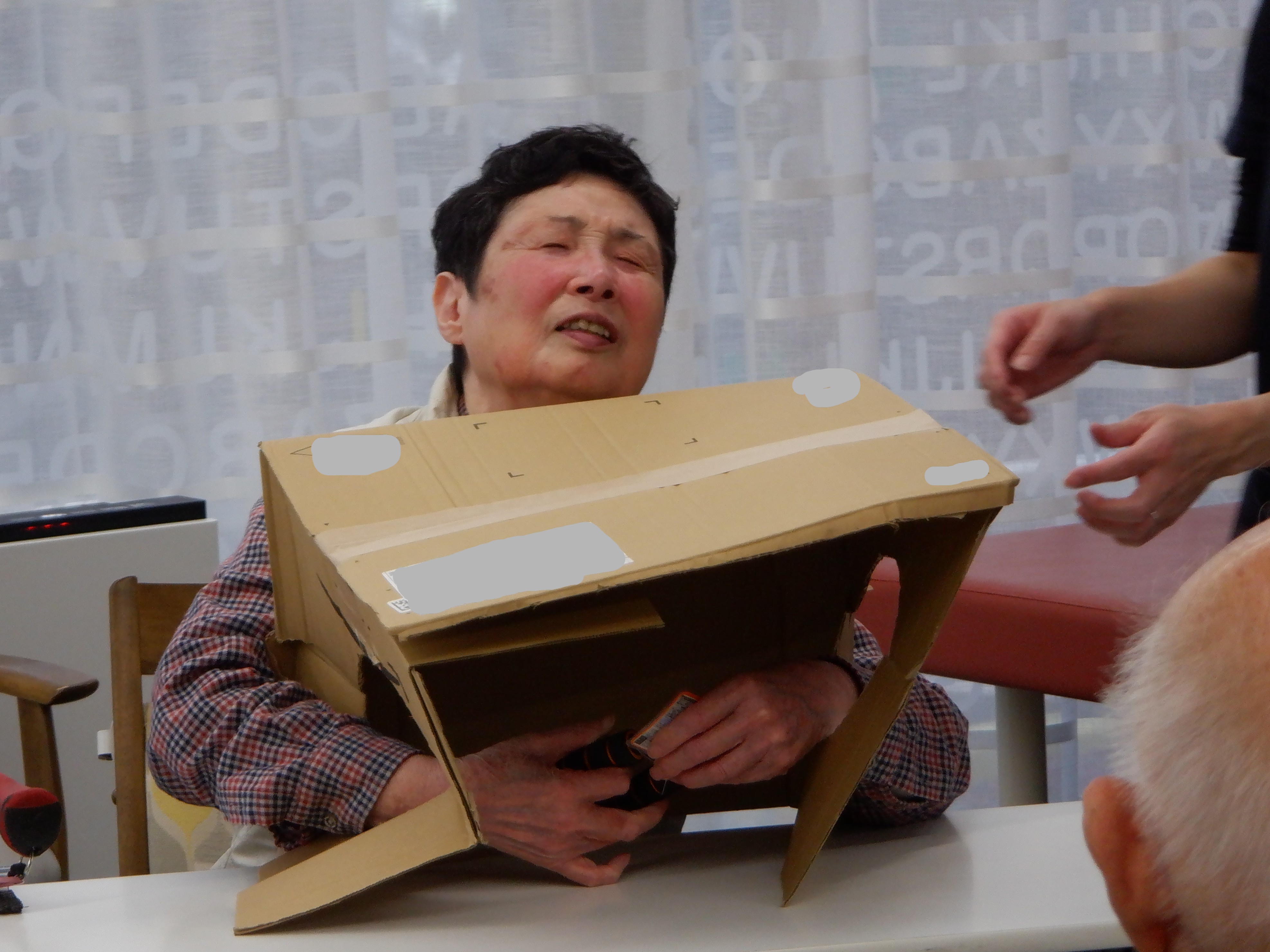 【レクリエーション】箱の中身はなんじゃろな？！