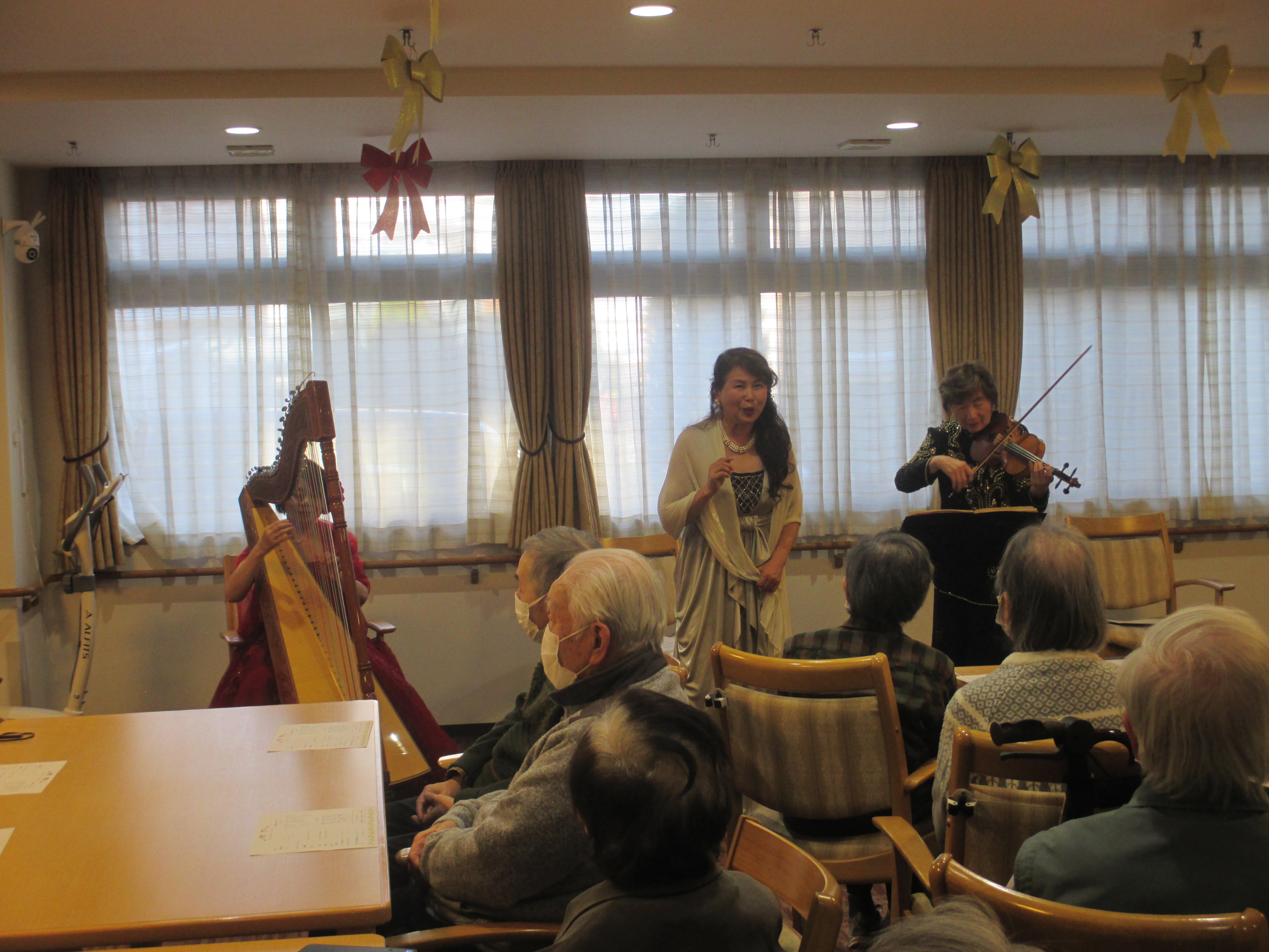 ハープ、バイオリン、歌…