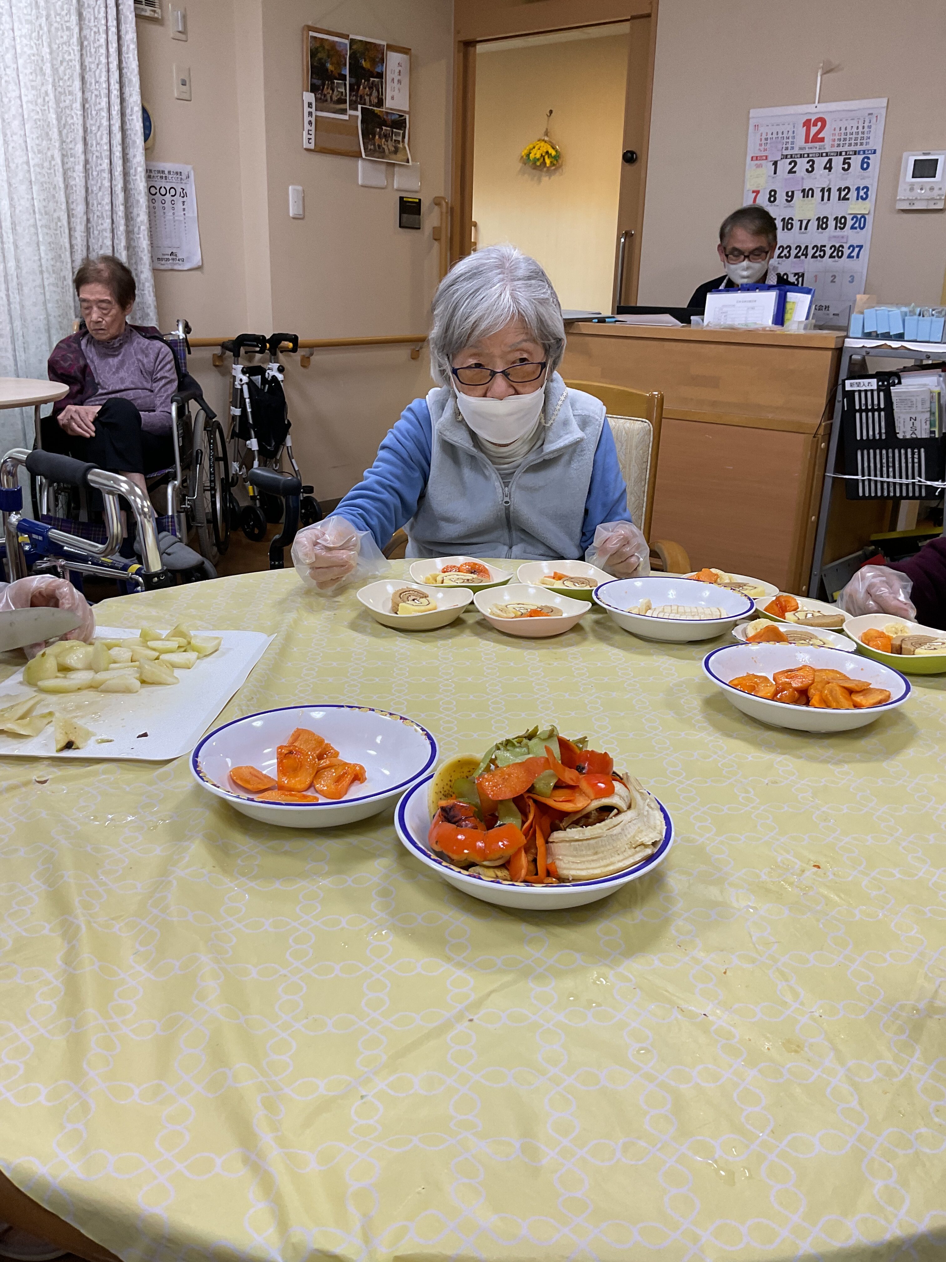 季節の果物でおやつレク
