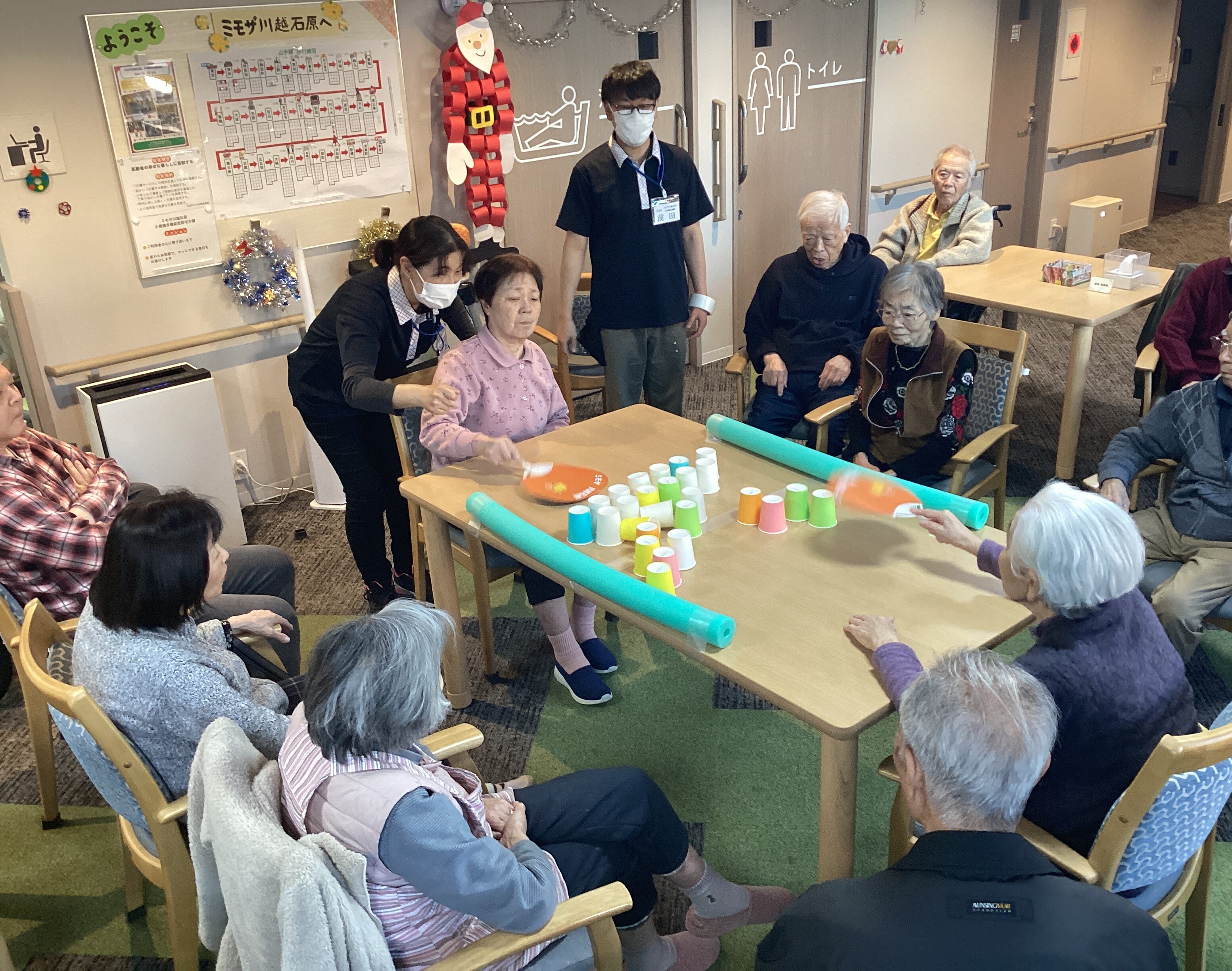 うちわでパタパタ対決です💪