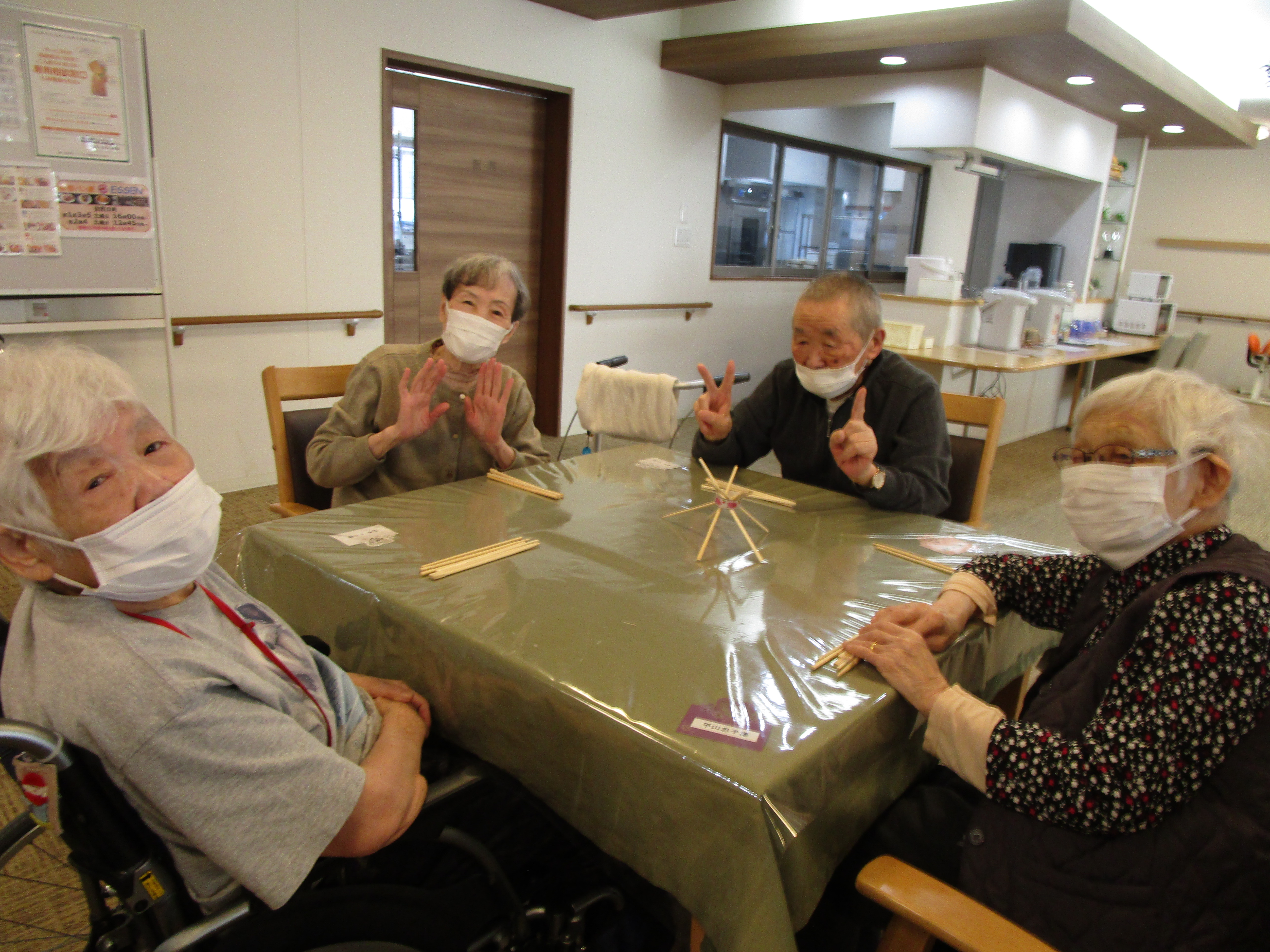 倒しちゃダメよゲーム行いましたヽ(^。^)ノ