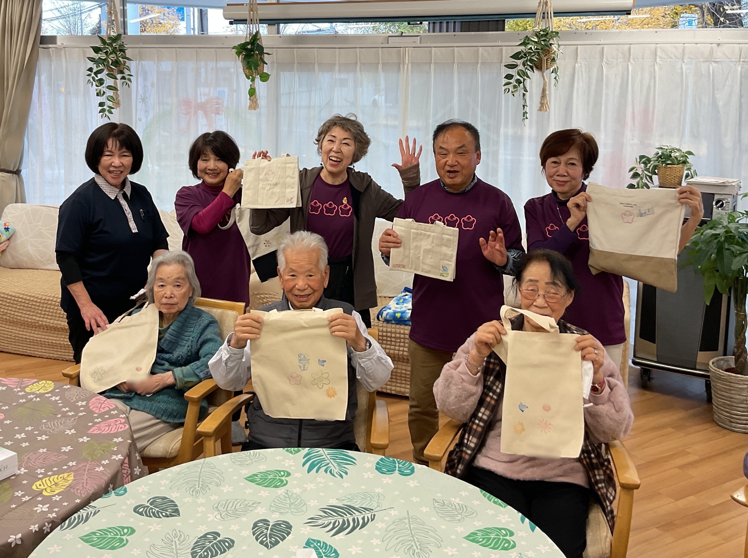 消しゴムハンコでバック創作ー地域交流ー