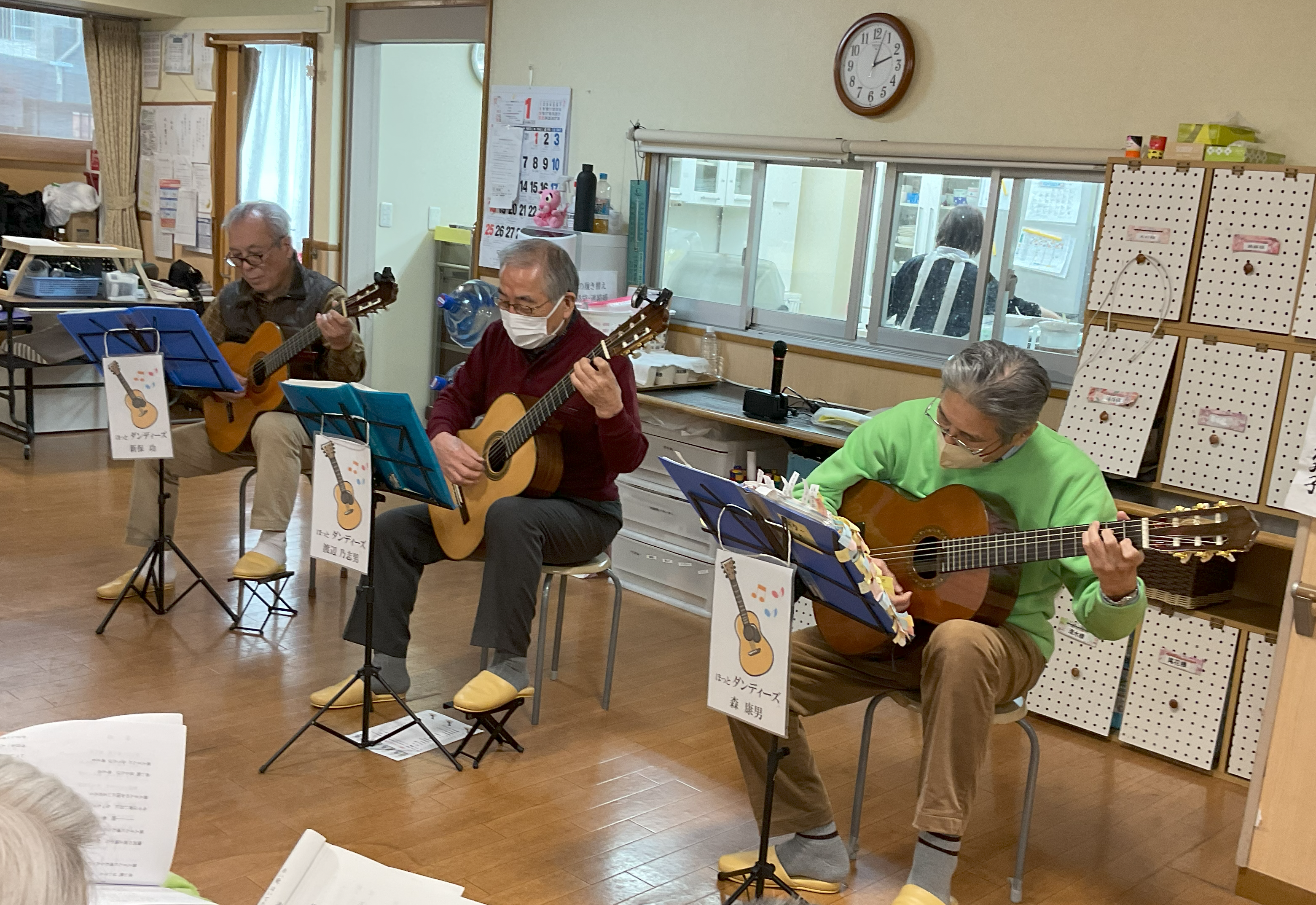 ほっとダンディーズの心もホットなギター演奏♬